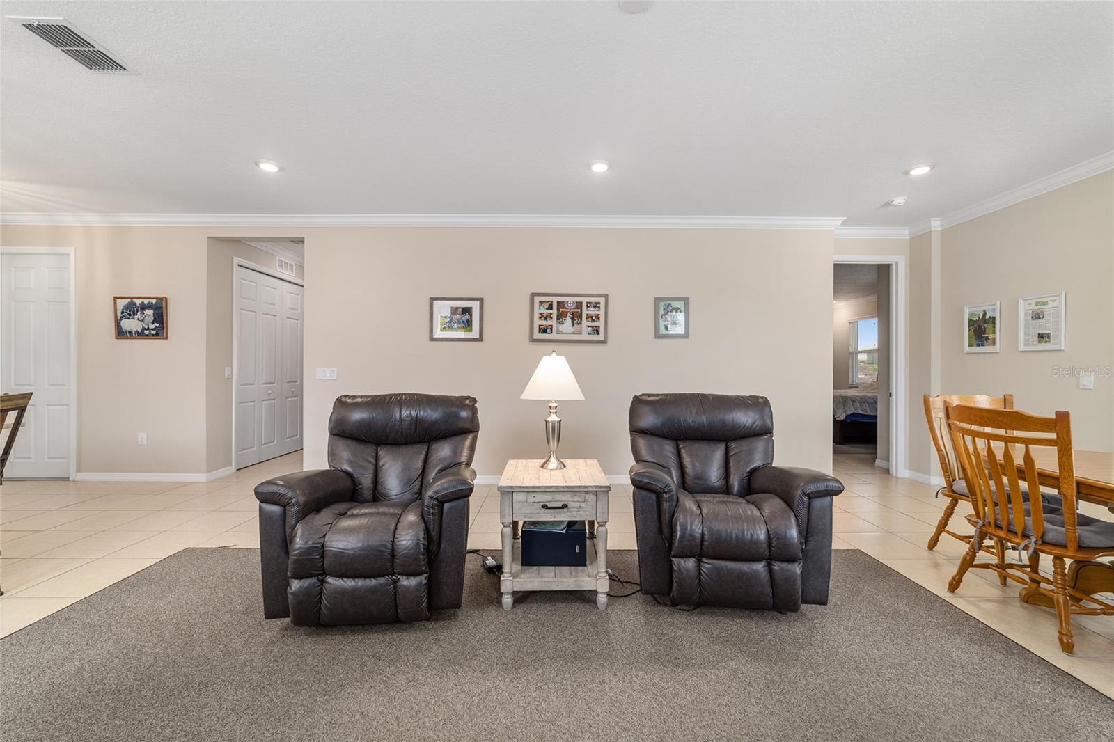 ON TOP OF THE WORLD - Residential