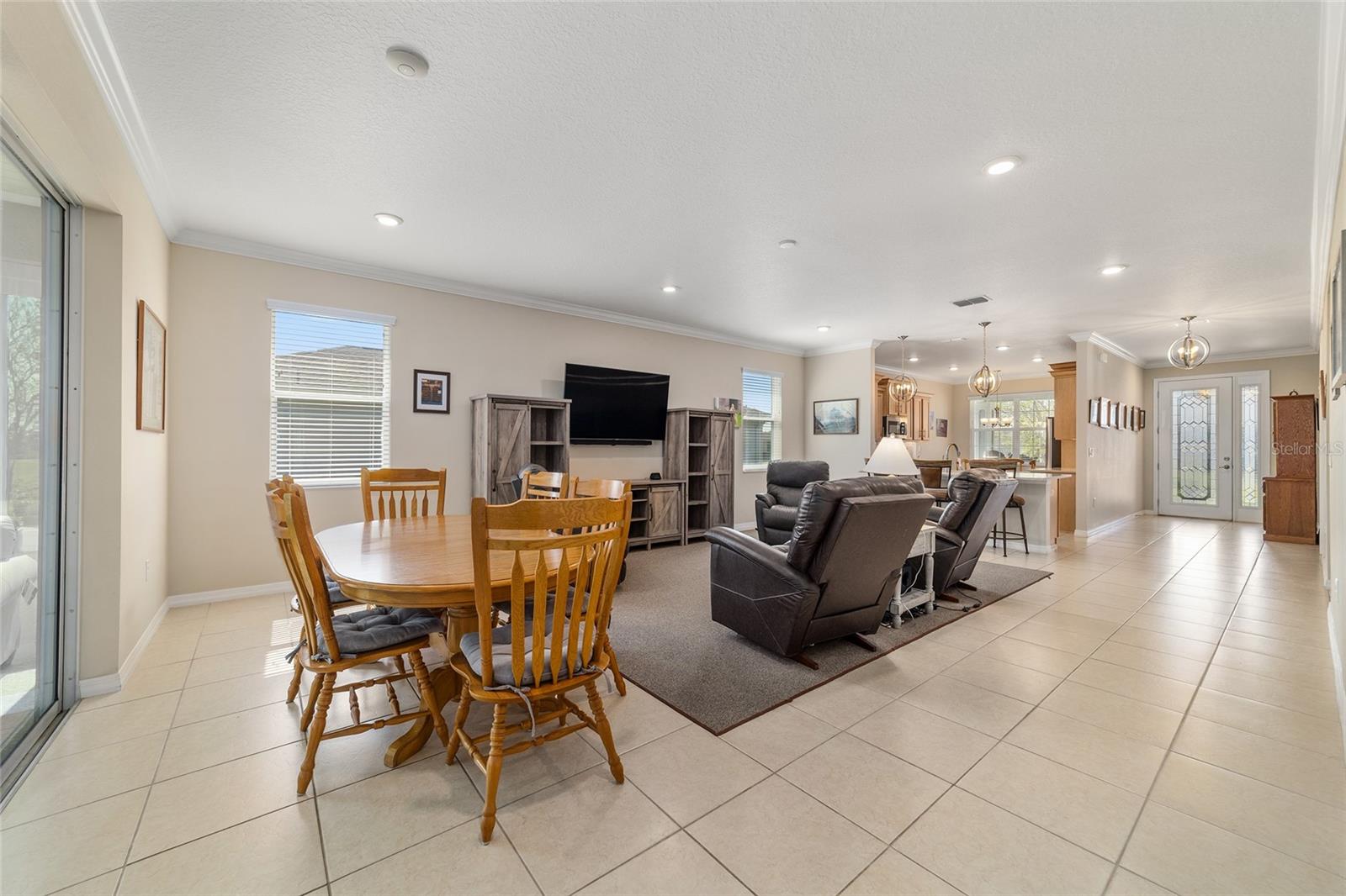 ON TOP OF THE WORLD - Residential