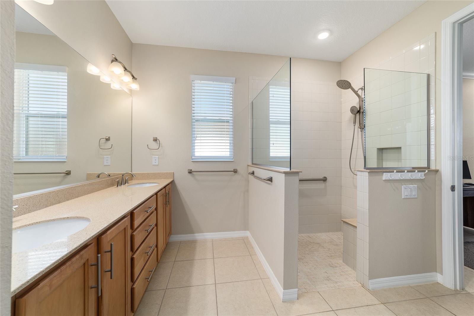 ON TOP OF THE WORLD - Residential