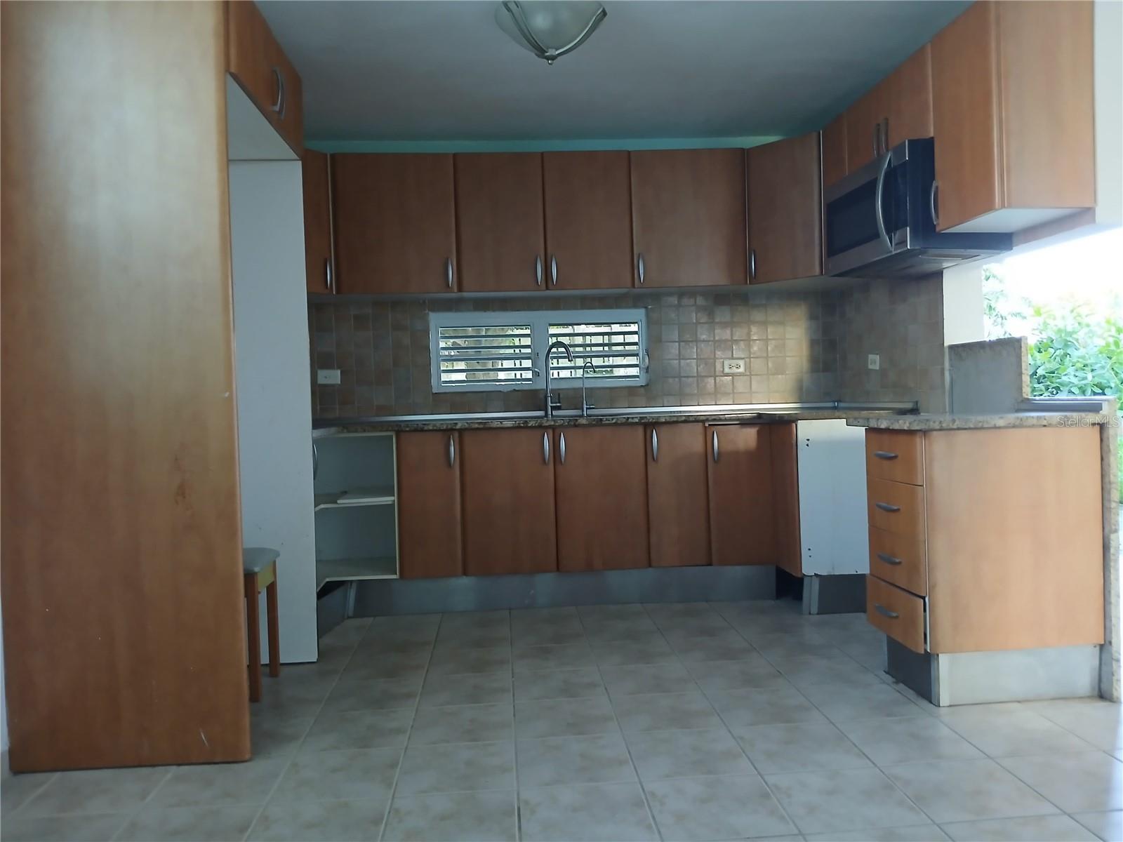 RIVER EDGE HILLS - Residential