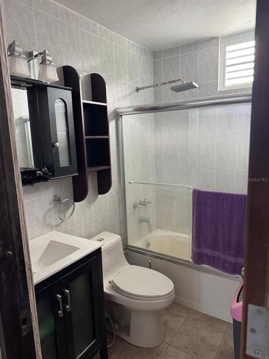 RIVER EDGE HILLS - Residential