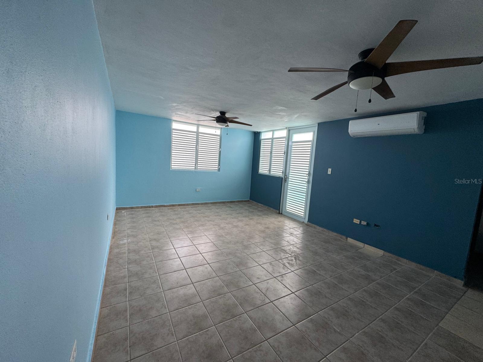 RIVER EDGE HILLS - Residential