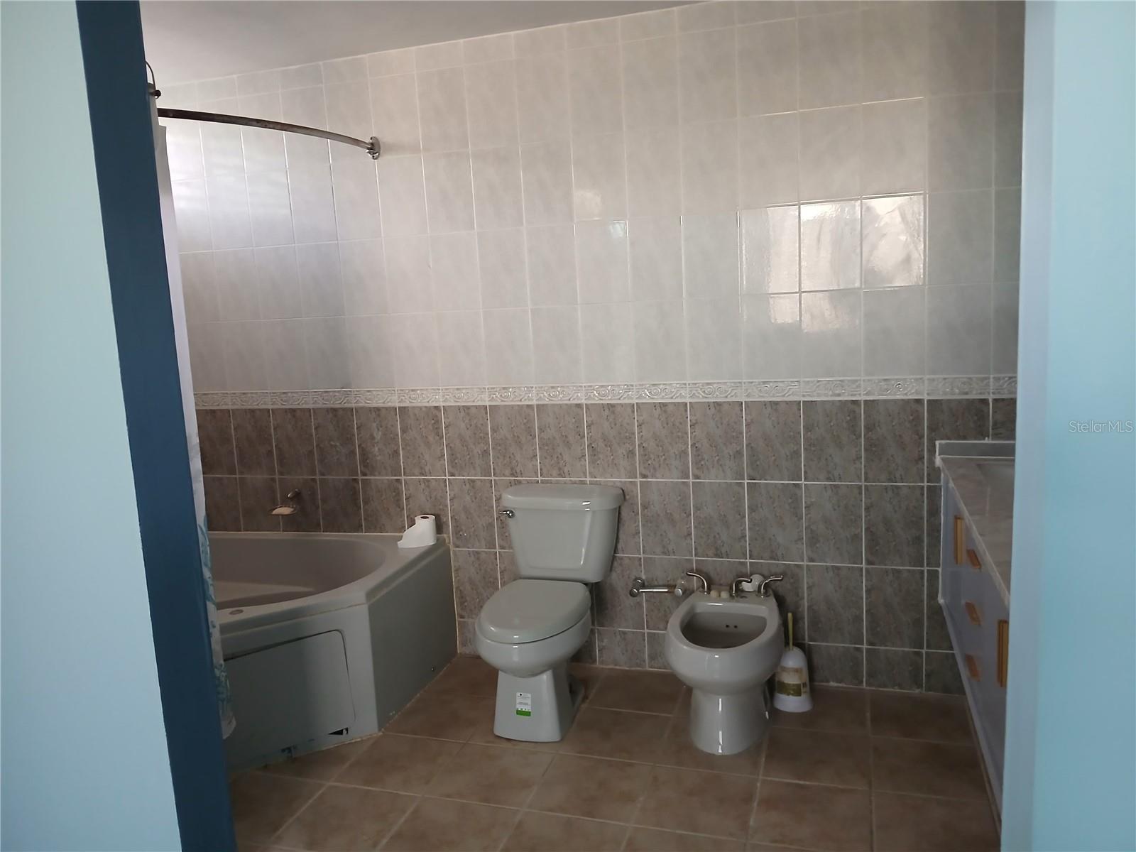 RIVER EDGE HILLS - Residential