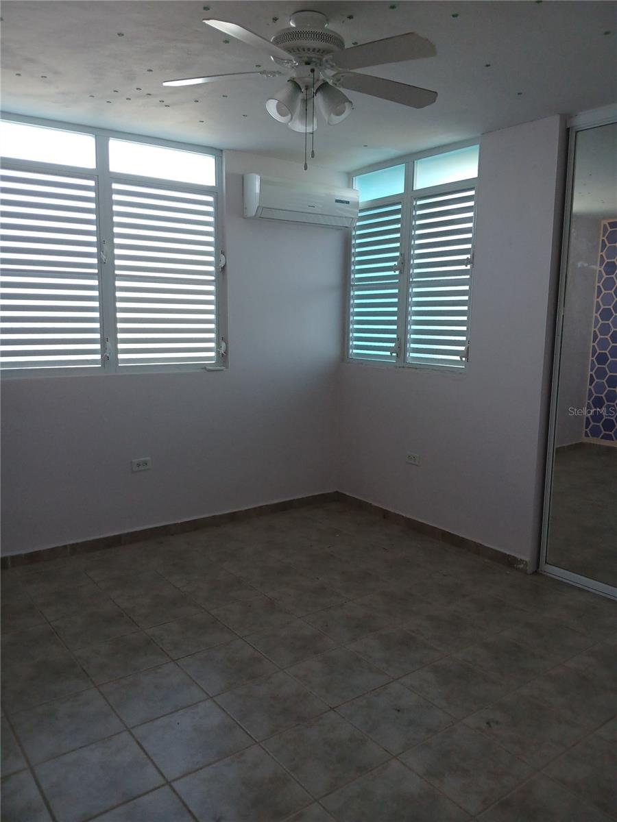 RIVER EDGE HILLS - Residential