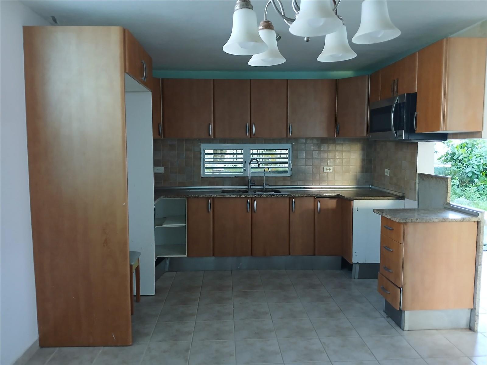 RIVER EDGE HILLS - Residential