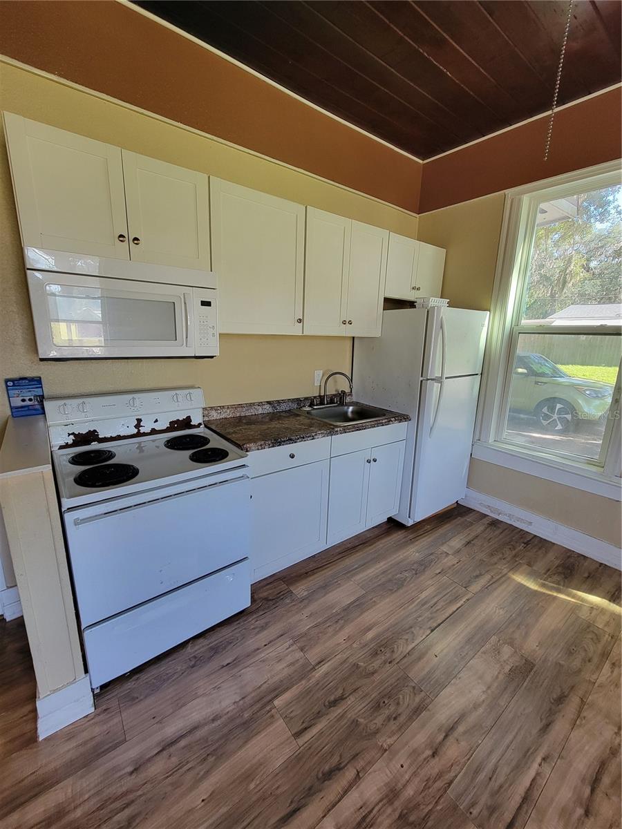 OAK PARK CALDWELLS ADD - Residential Lease