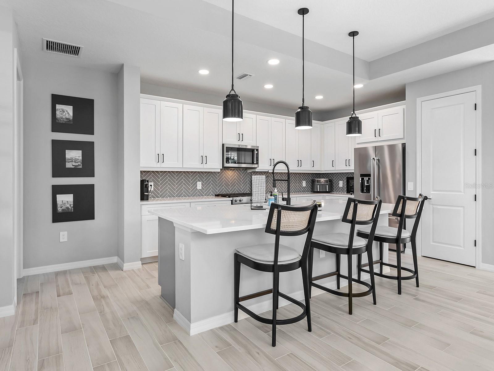 LAKEHOUSE COVE/WATERSIDE PH 4 - Residential