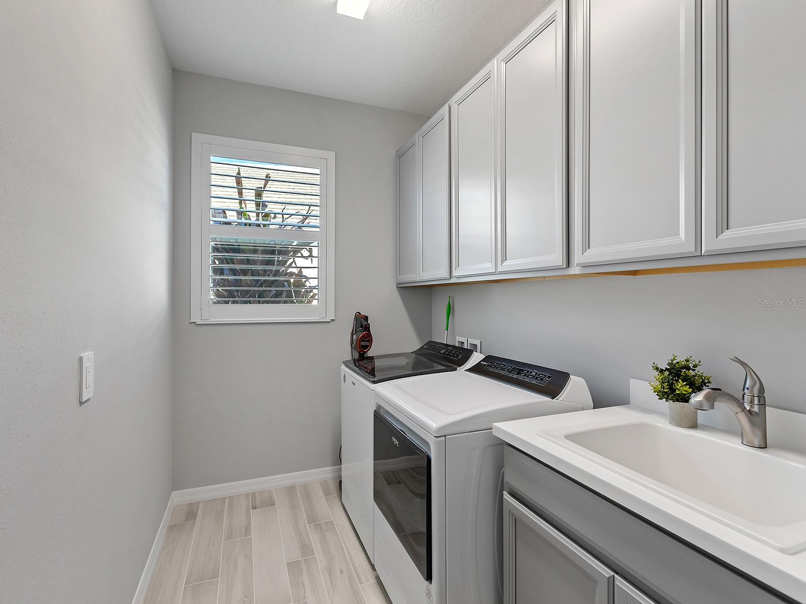 LAKEHOUSE COVE/WATERSIDE PH 4 - Residential