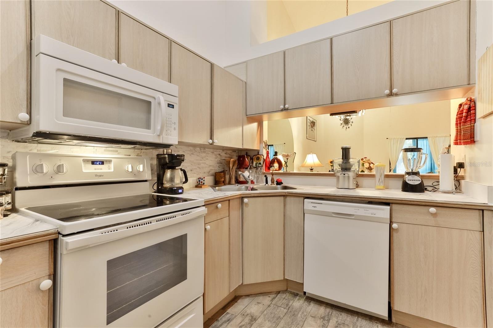 SUNSET PINES TWNHMS - Residential