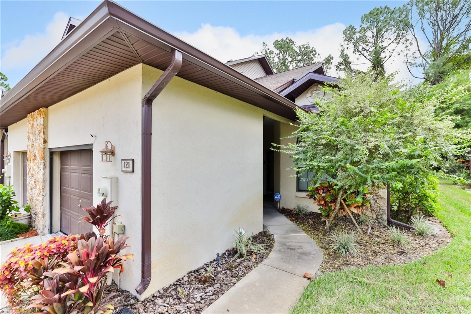 SUNSET PINES TWNHMS - Residential