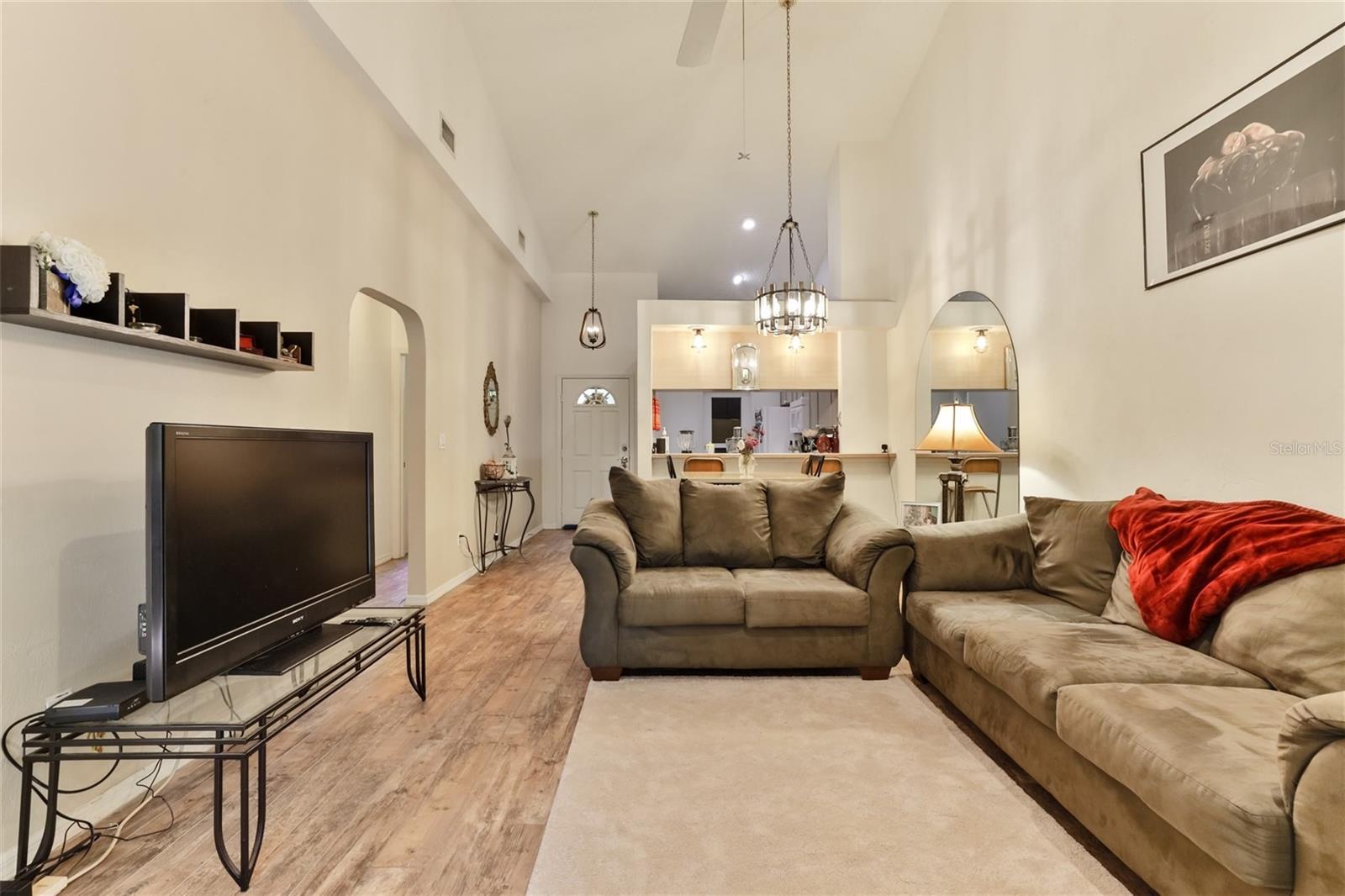 SUNSET PINES TWNHMS - Residential