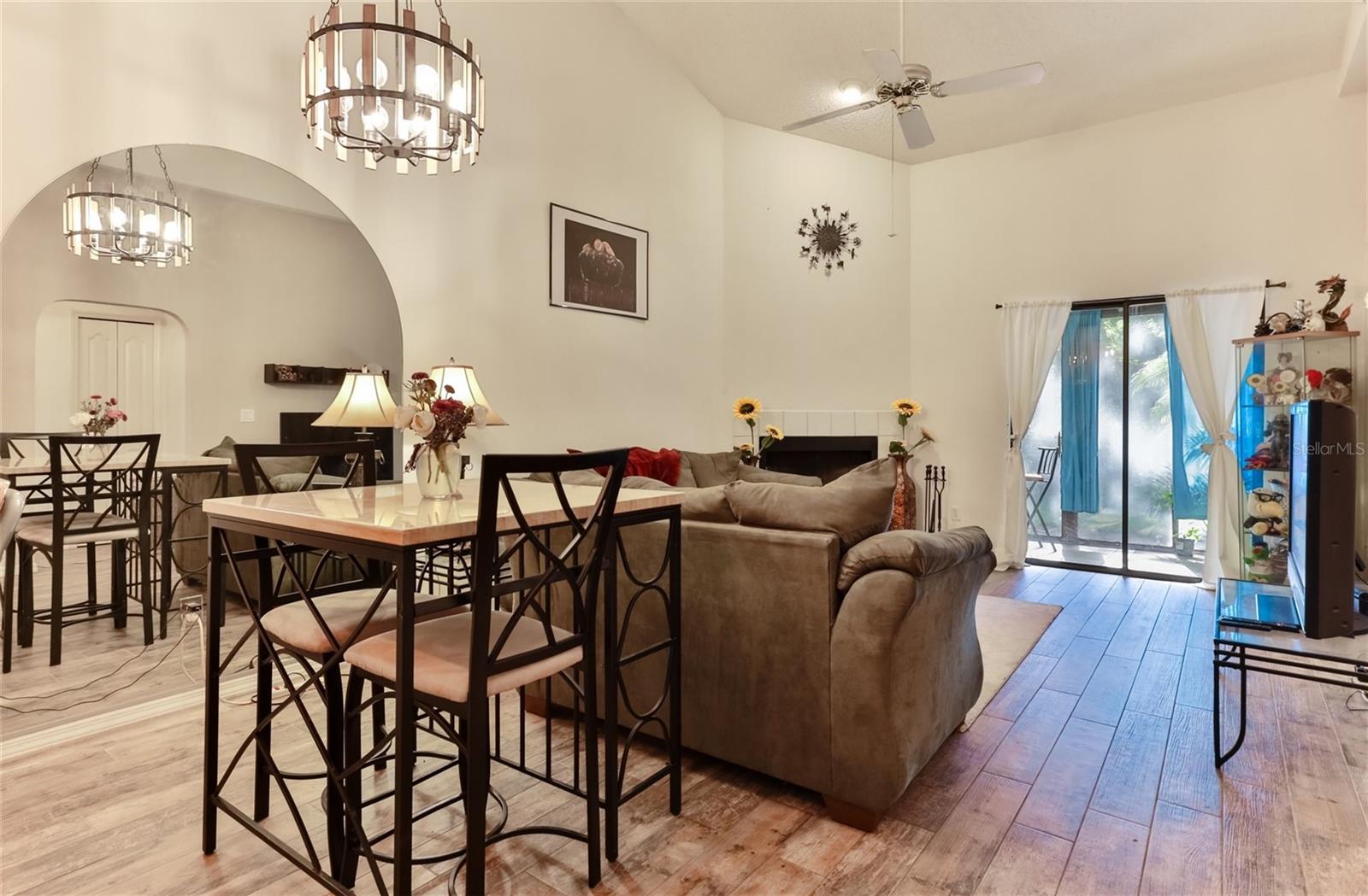 SUNSET PINES TWNHMS - Residential