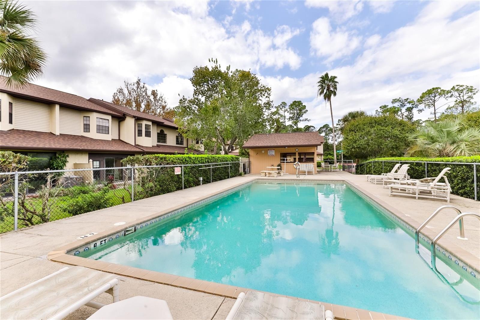 SUNSET PINES TWNHMS - Residential