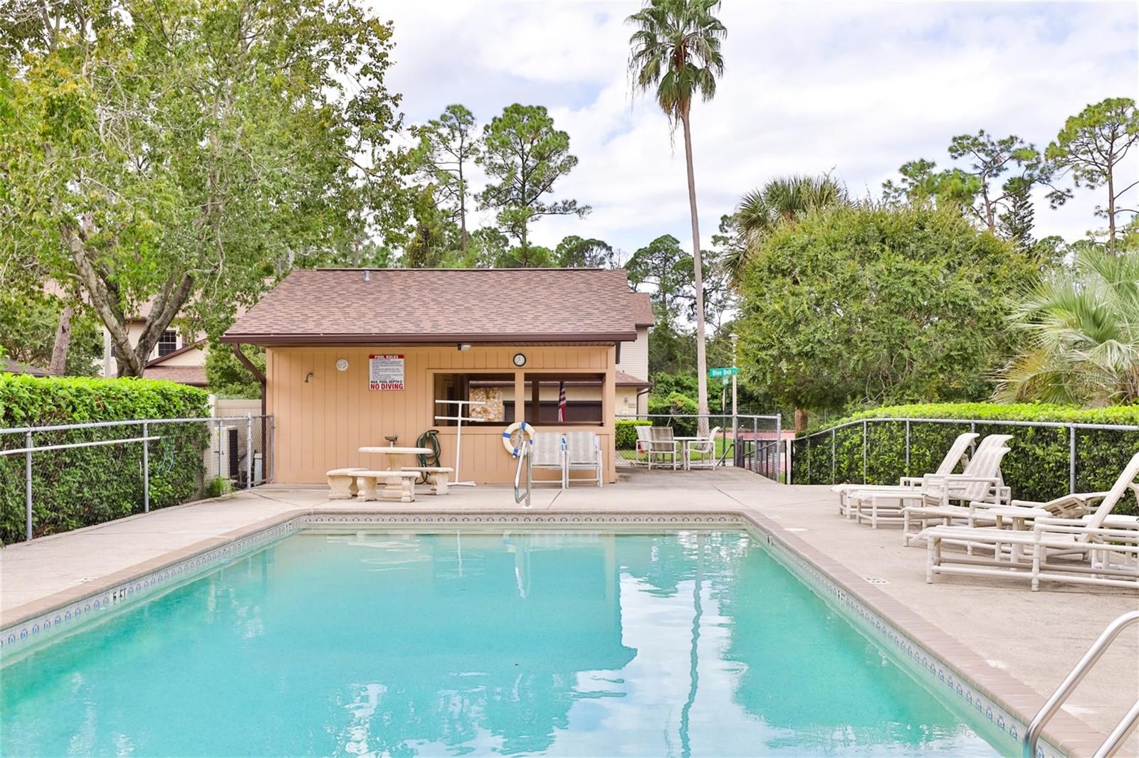 SUNSET PINES TWNHMS - Residential