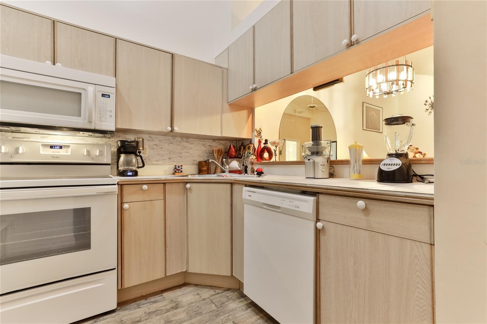 SUNSET PINES TWNHMS - Residential