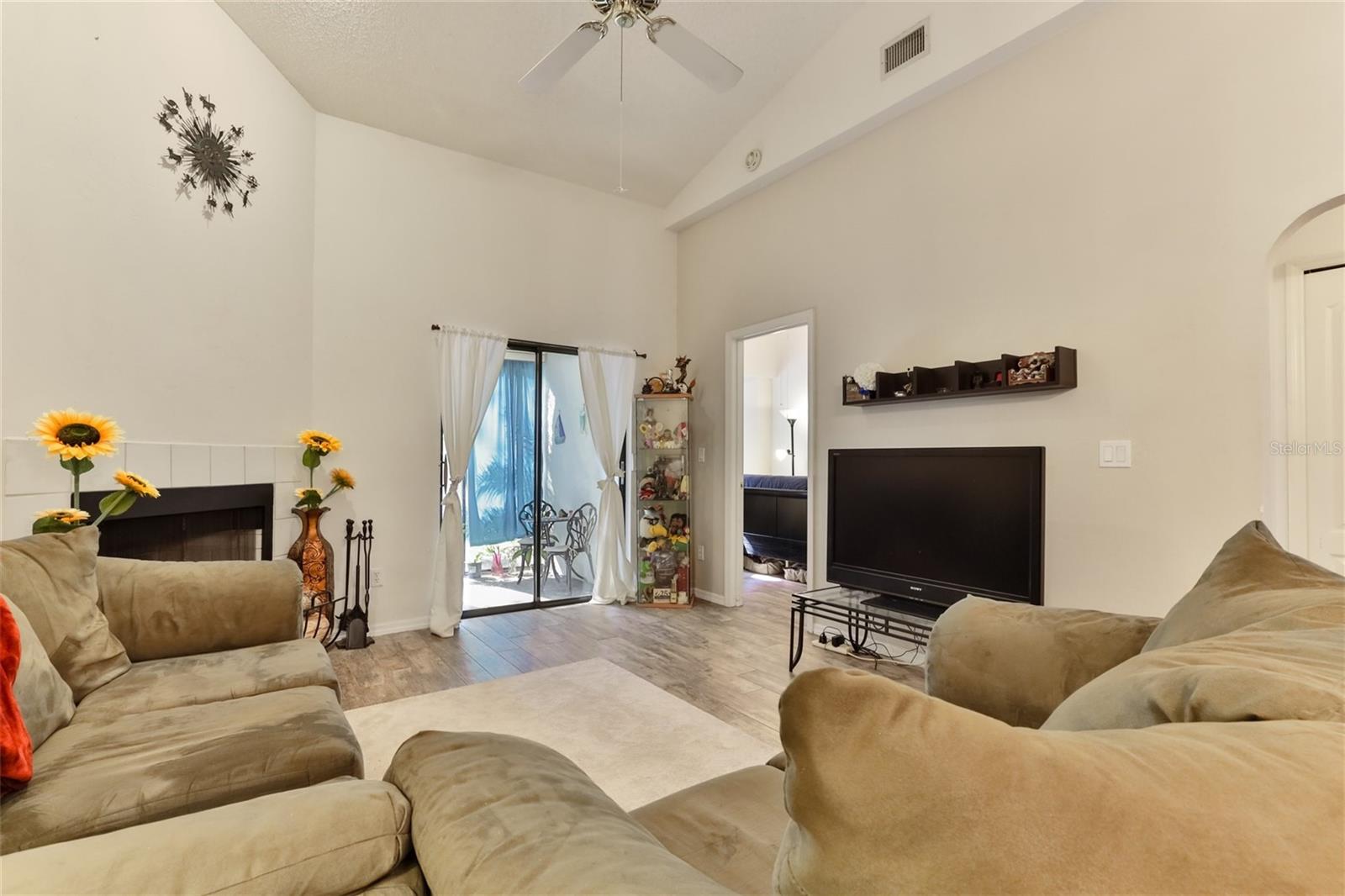 SUNSET PINES TWNHMS - Residential