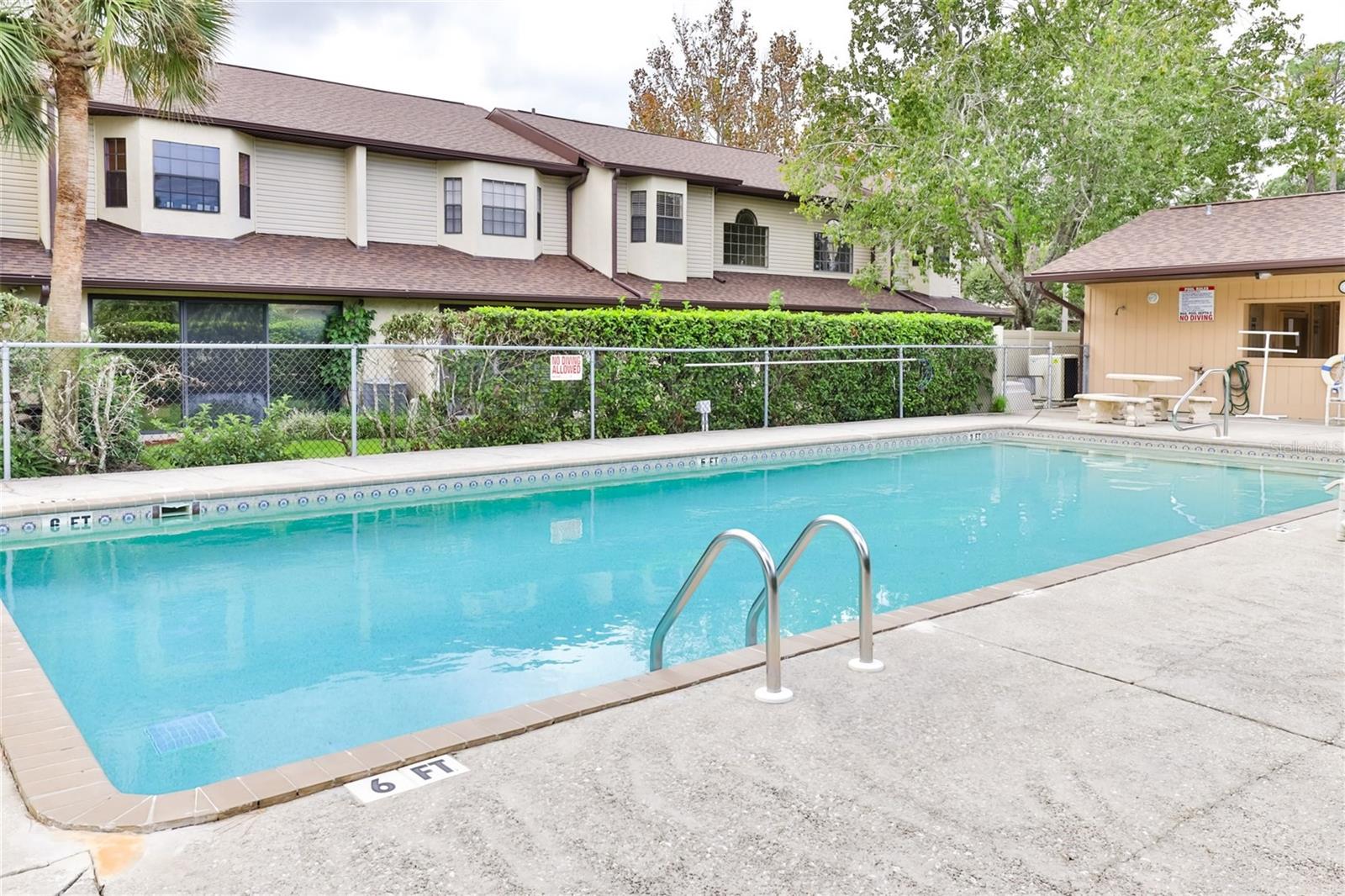 SUNSET PINES TWNHMS - Residential