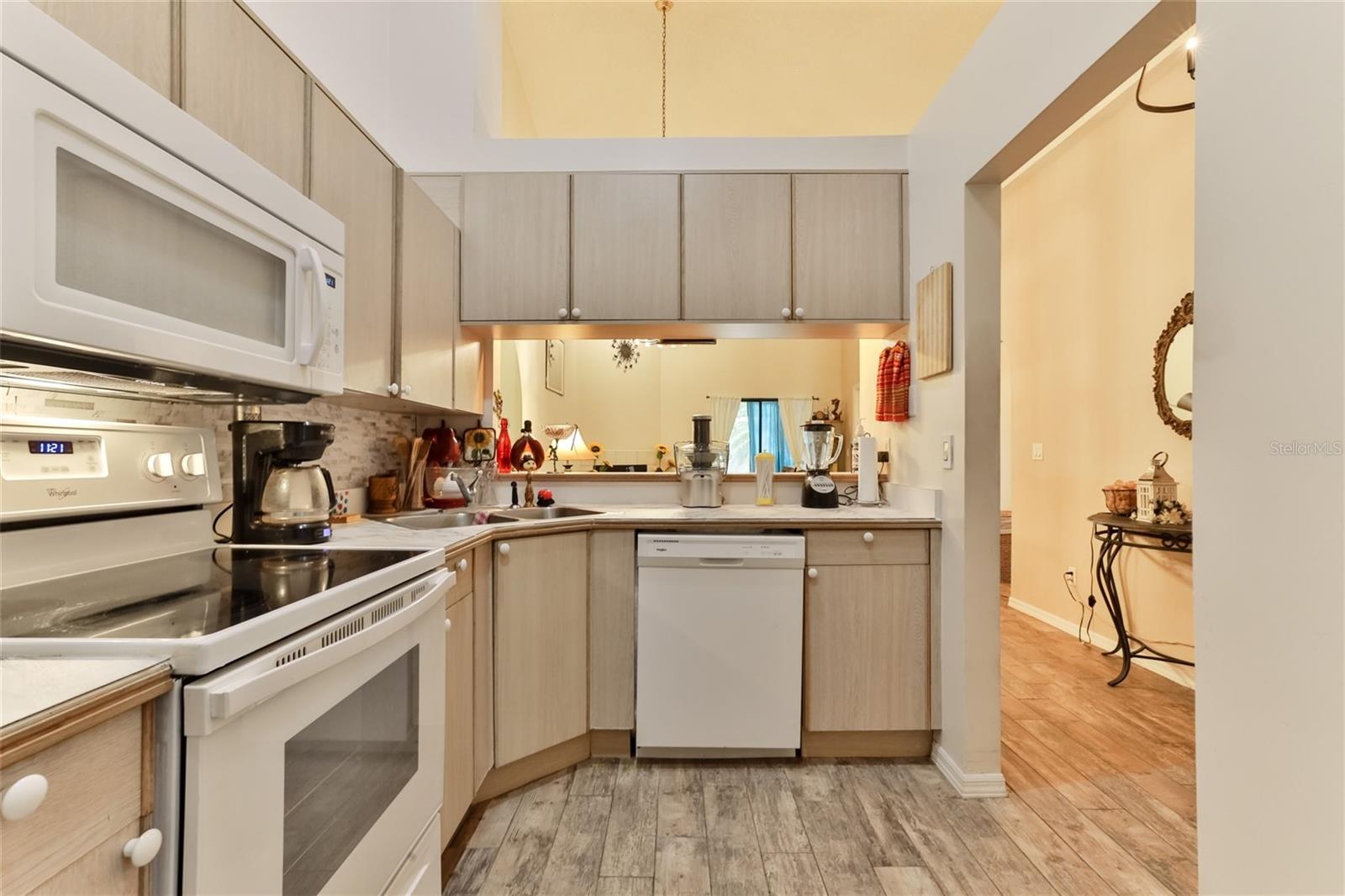 SUNSET PINES TWNHMS - Residential