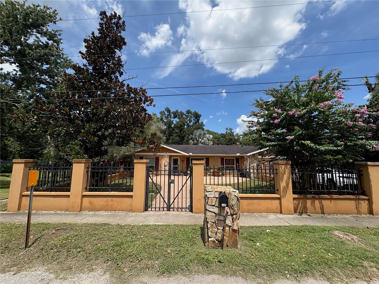 3411 HOLLAND DRIVE