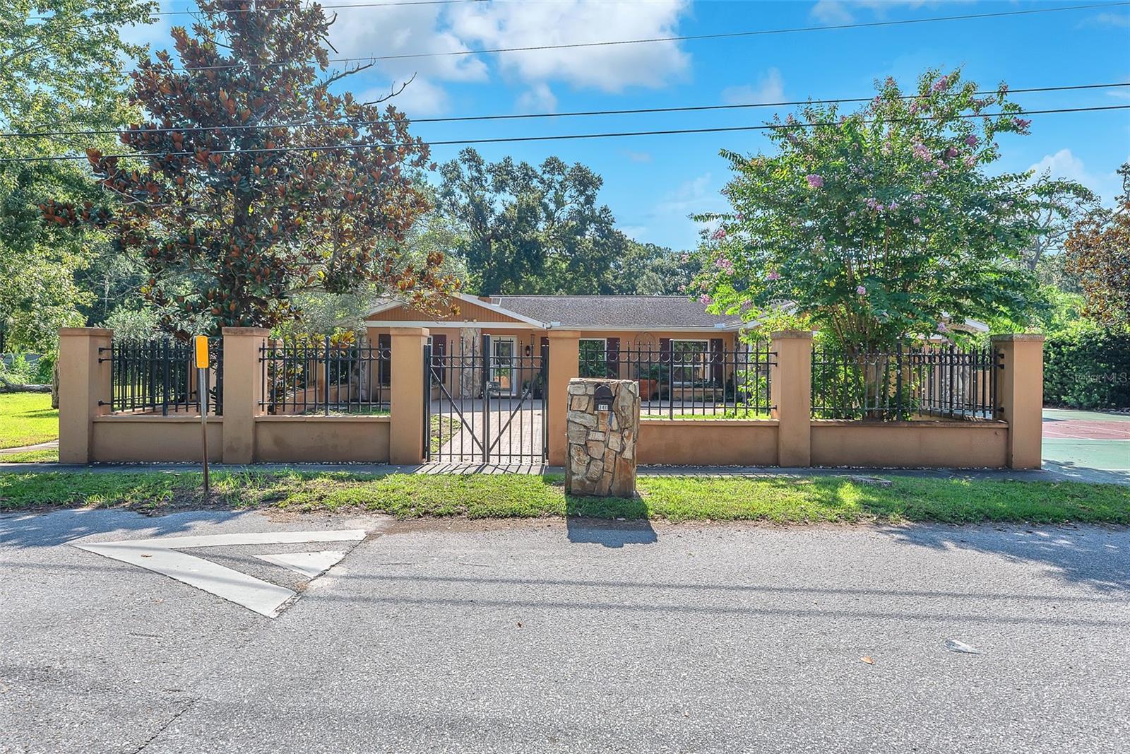 3411 HOLLAND DRIVE