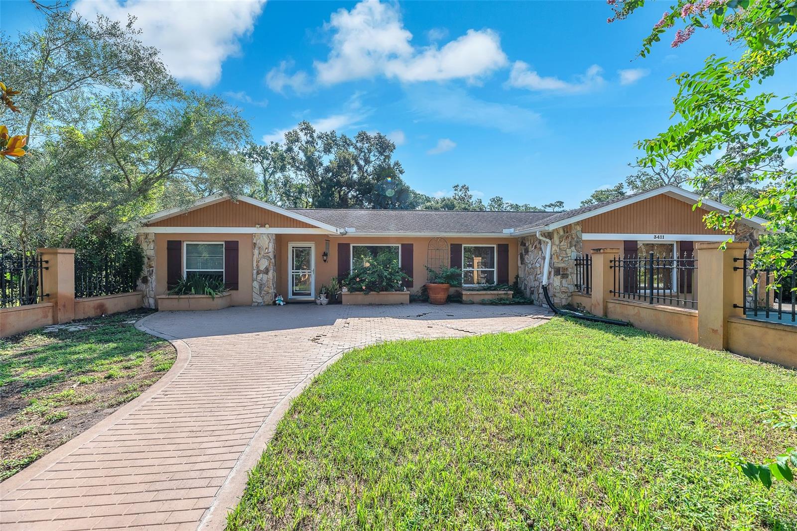 3411 HOLLAND DRIVE