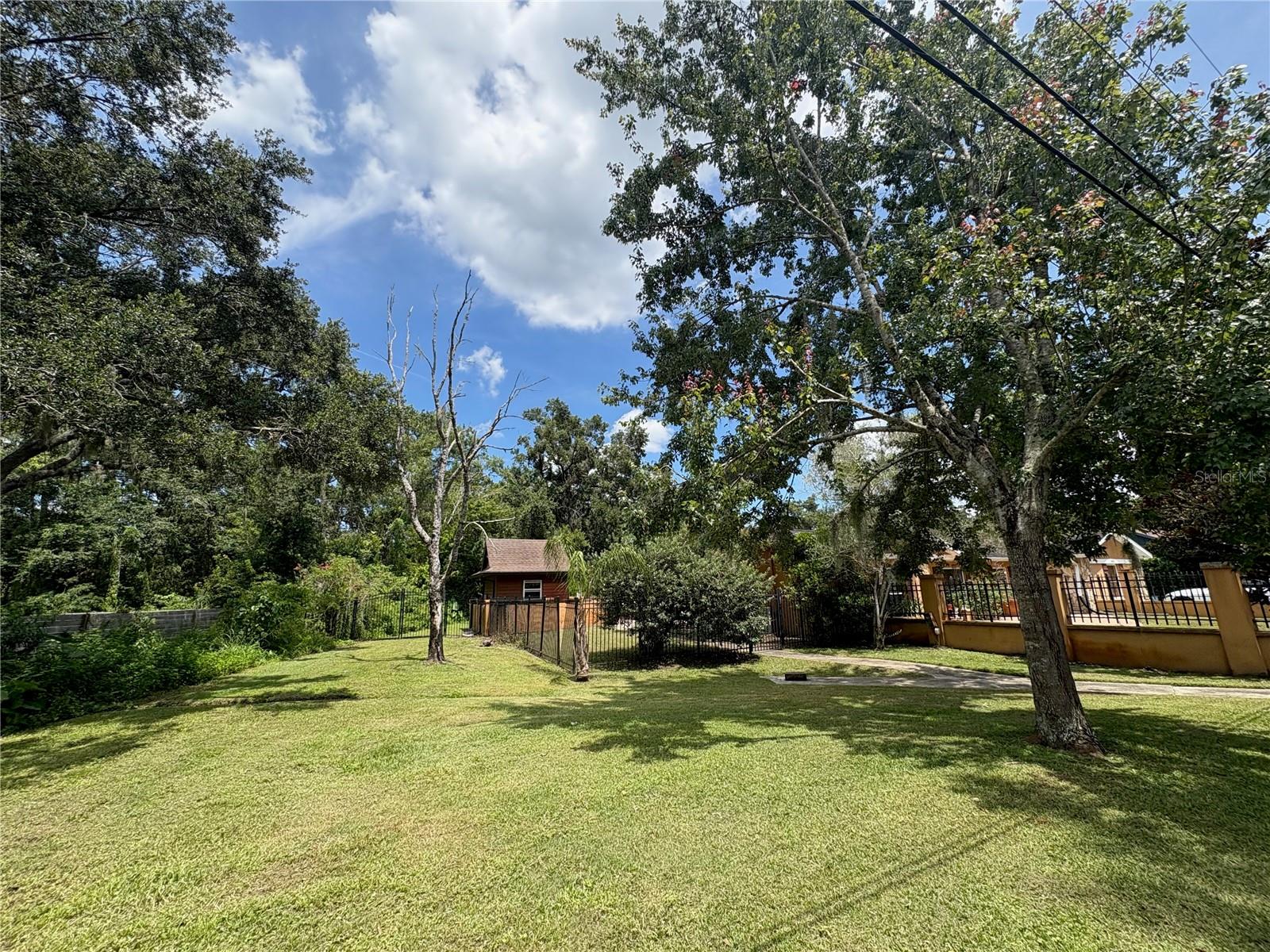 3411 HOLLAND DRIVE