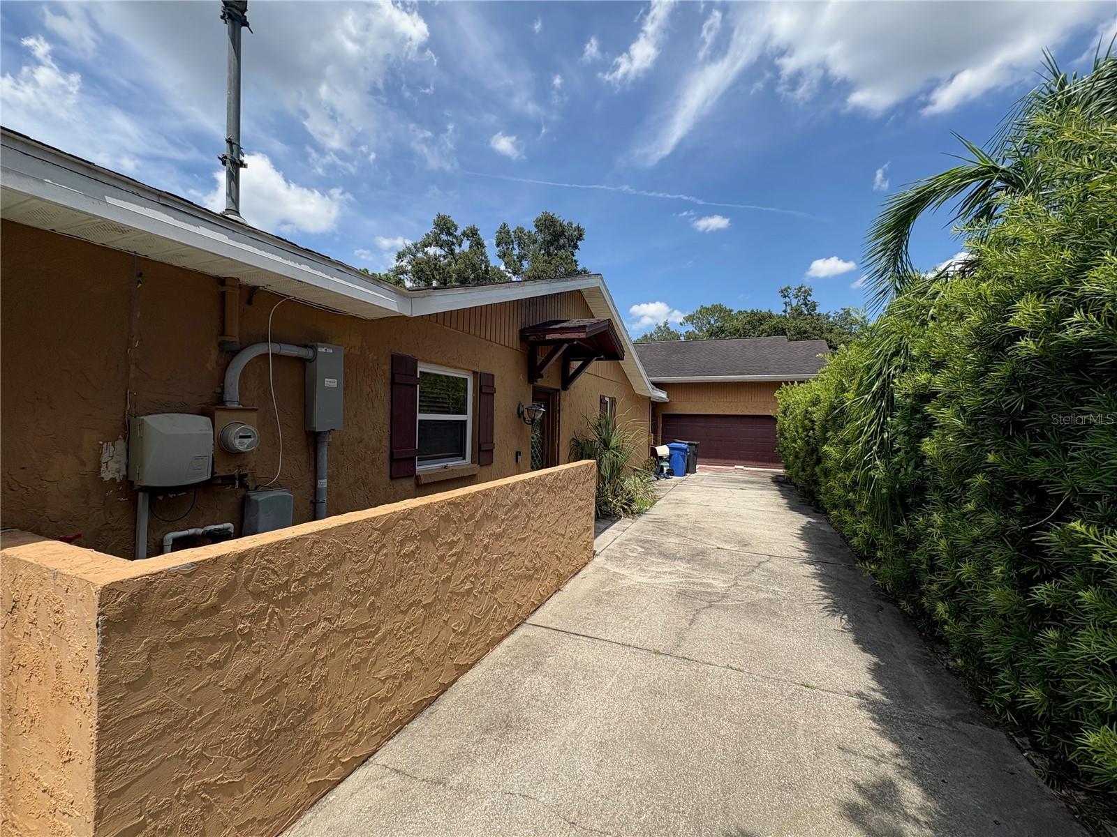 3411 HOLLAND DRIVE