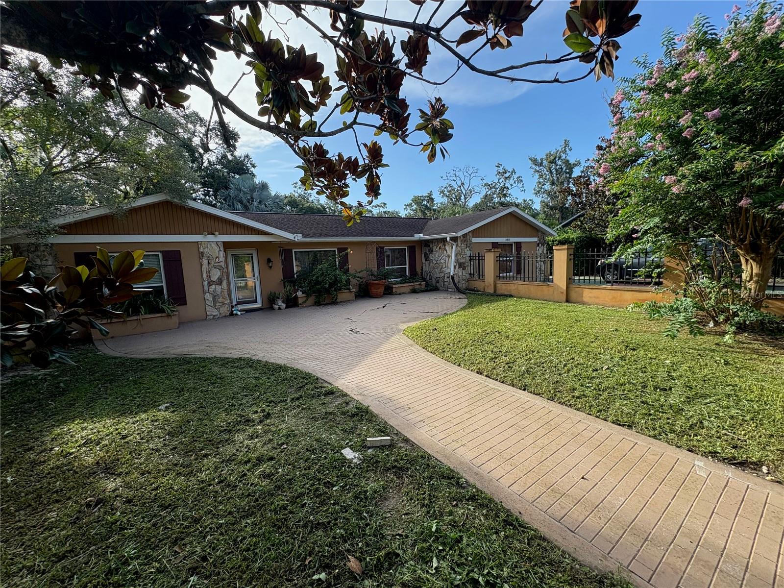 3411 HOLLAND DRIVE