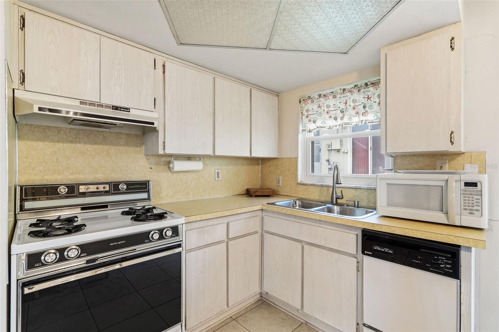 SEMINOLE HILL VILLAS - Residential