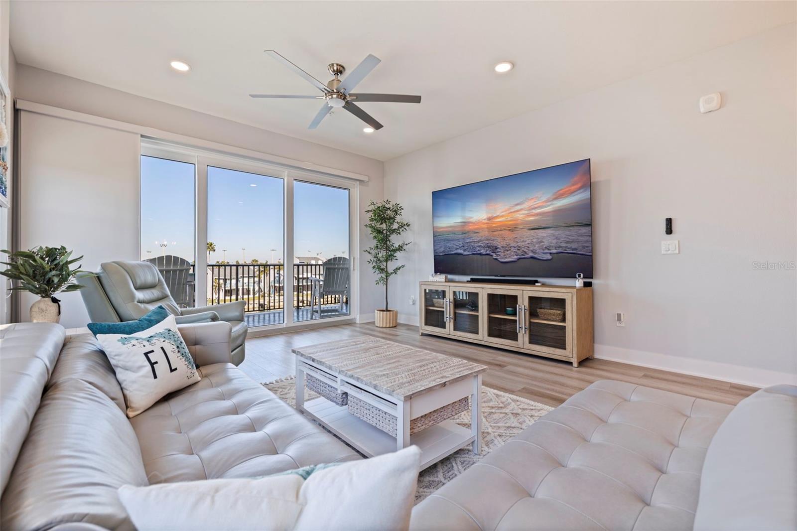 RESIDENCES AT TOWN CENTER CONDO - Residential