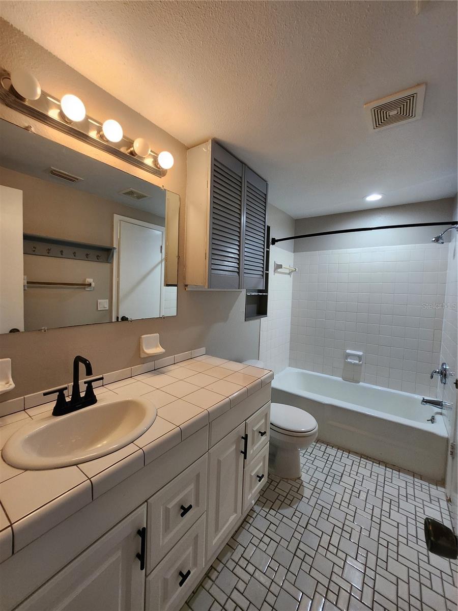SHANGRI LA SUB UNIT - Residential Lease