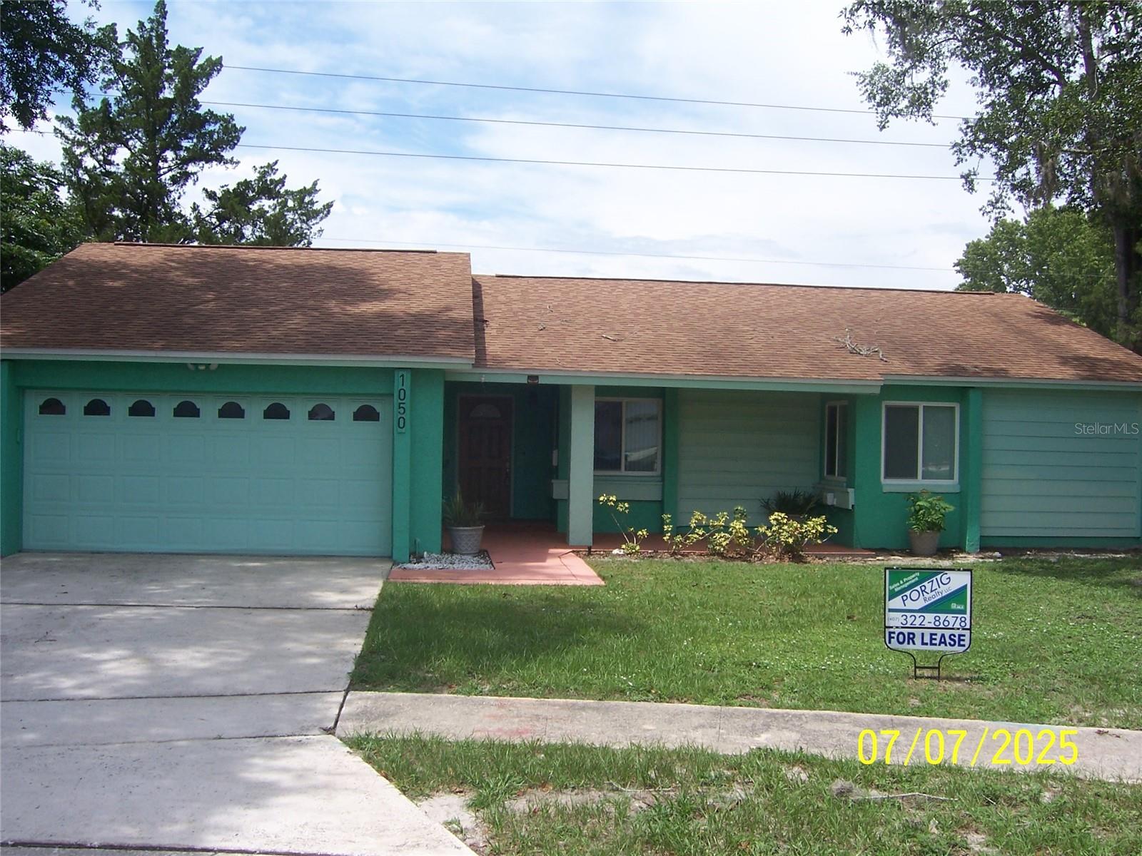 HOT SUMMER SAVINGS! $250 OFF YOUR FIRST MONTH'S RENT! OFFER GOOD UNTIL AUGUST 31ST, 2025!
Welcome home to this lovely 4 bedroom/2 bath home in one of Longwood's most desirable neighborhoods. Nestled at the base of a quiet
Cul-de-sac you'll enjoy peace and privacy near the counties top rated schools. Located just minutes from I-4, 434 and everything you need.
This home is perfect for families or professionals looking to enjoy comfort in a prime Longwood location. Don't miss this opportunity to
make this your next home! PETS OKAY AND NO SMOKING! RENTERS INSURANCE IS REQUIRED