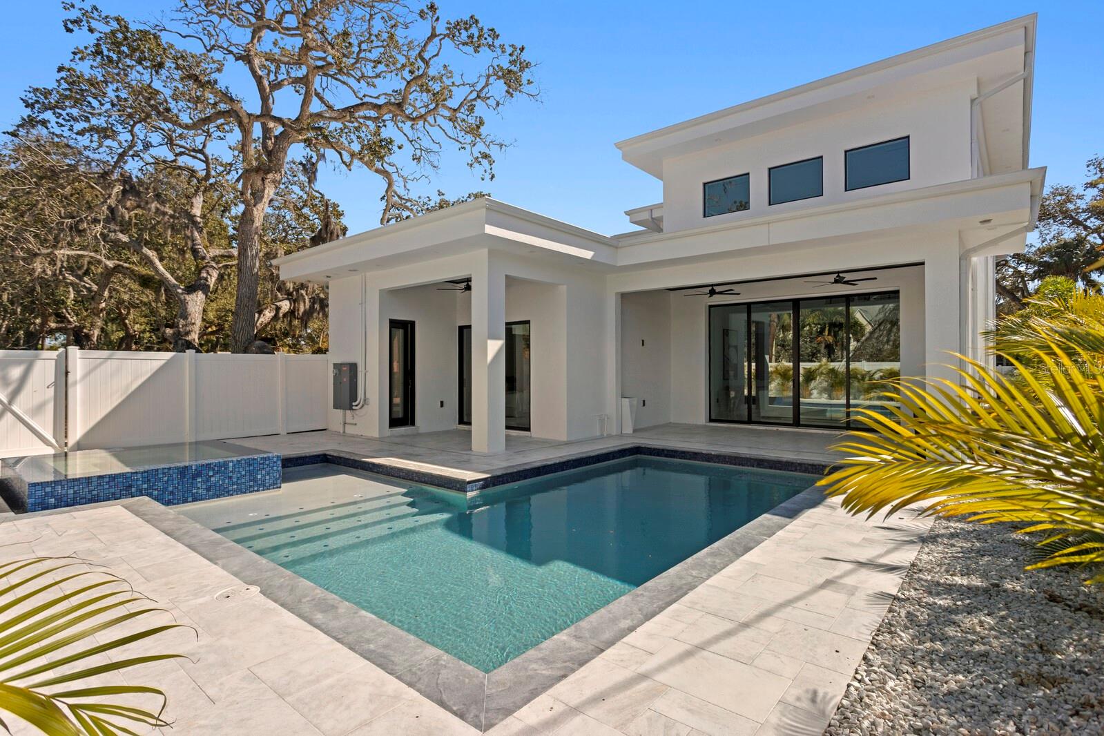 LA LINDA TERRACE - Residential