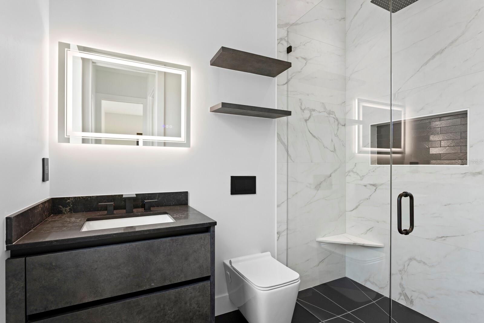 LA LINDA TERRACE - Residential