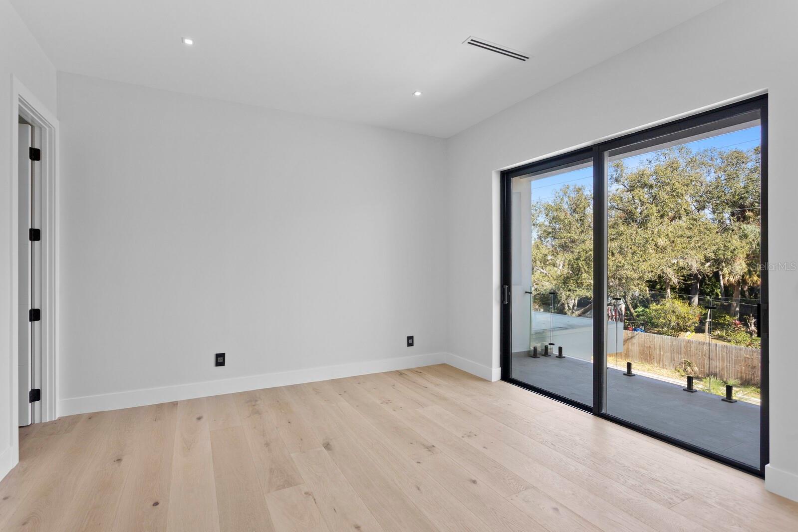 LA LINDA TERRACE - Residential