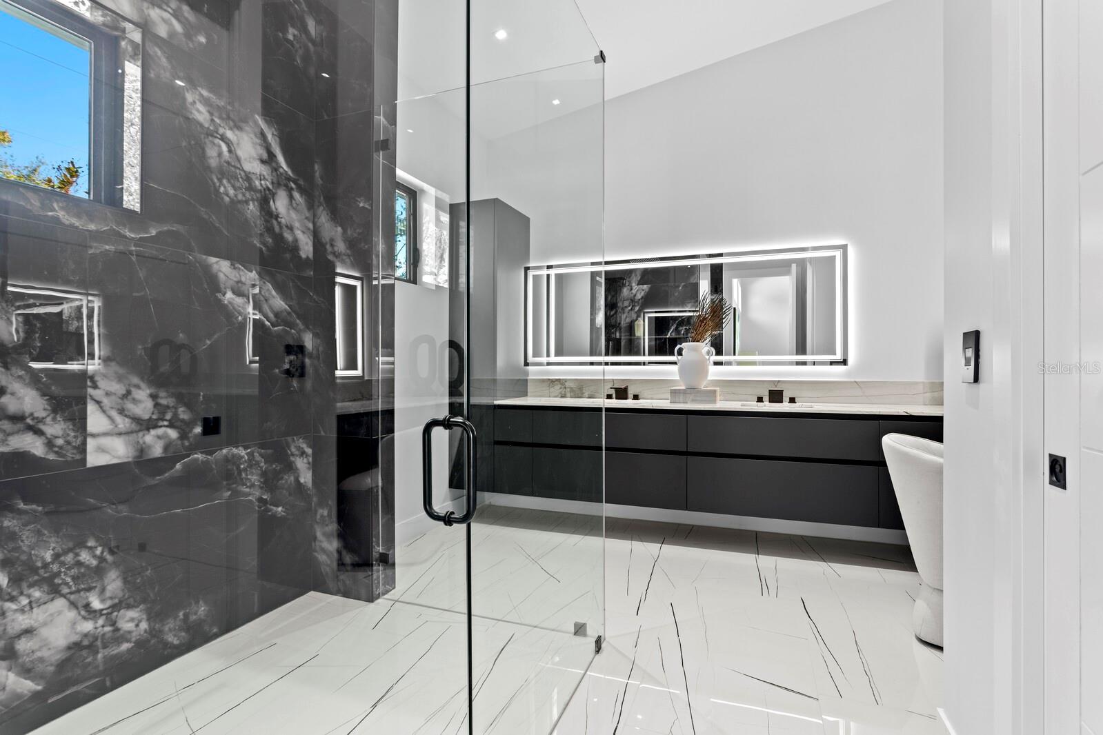 LA LINDA TERRACE - Residential