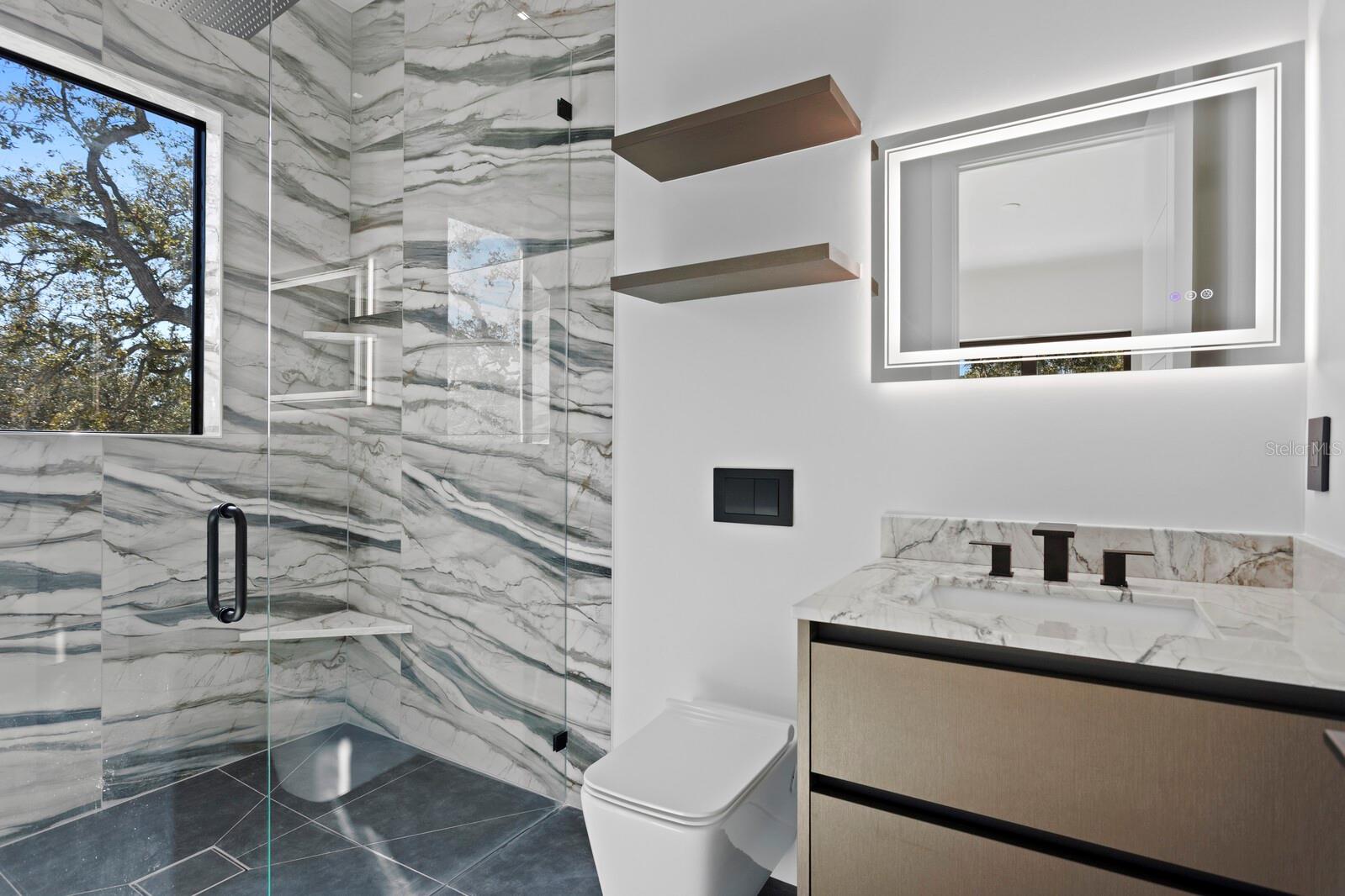 LA LINDA TERRACE - Residential