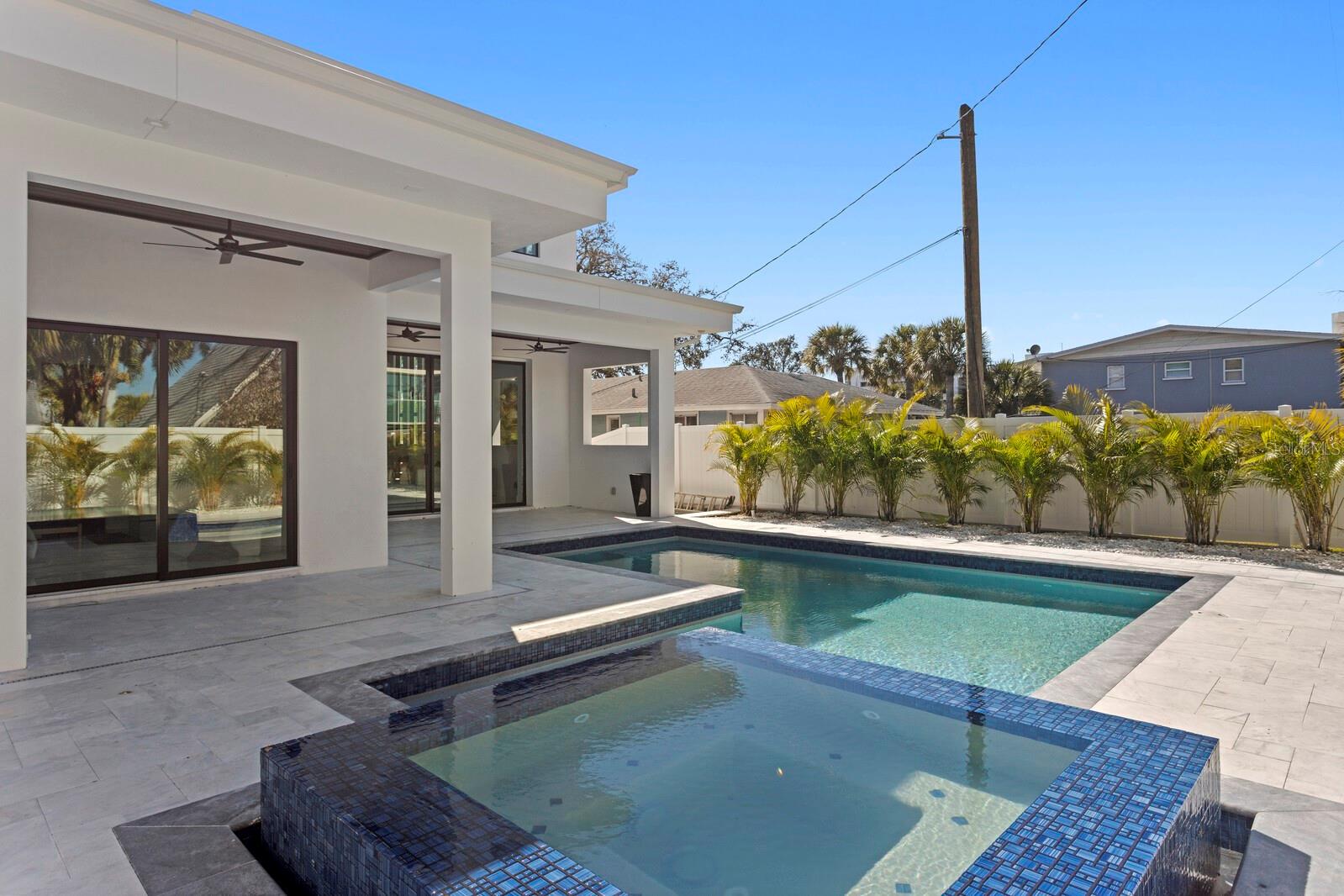 LA LINDA TERRACE - Residential