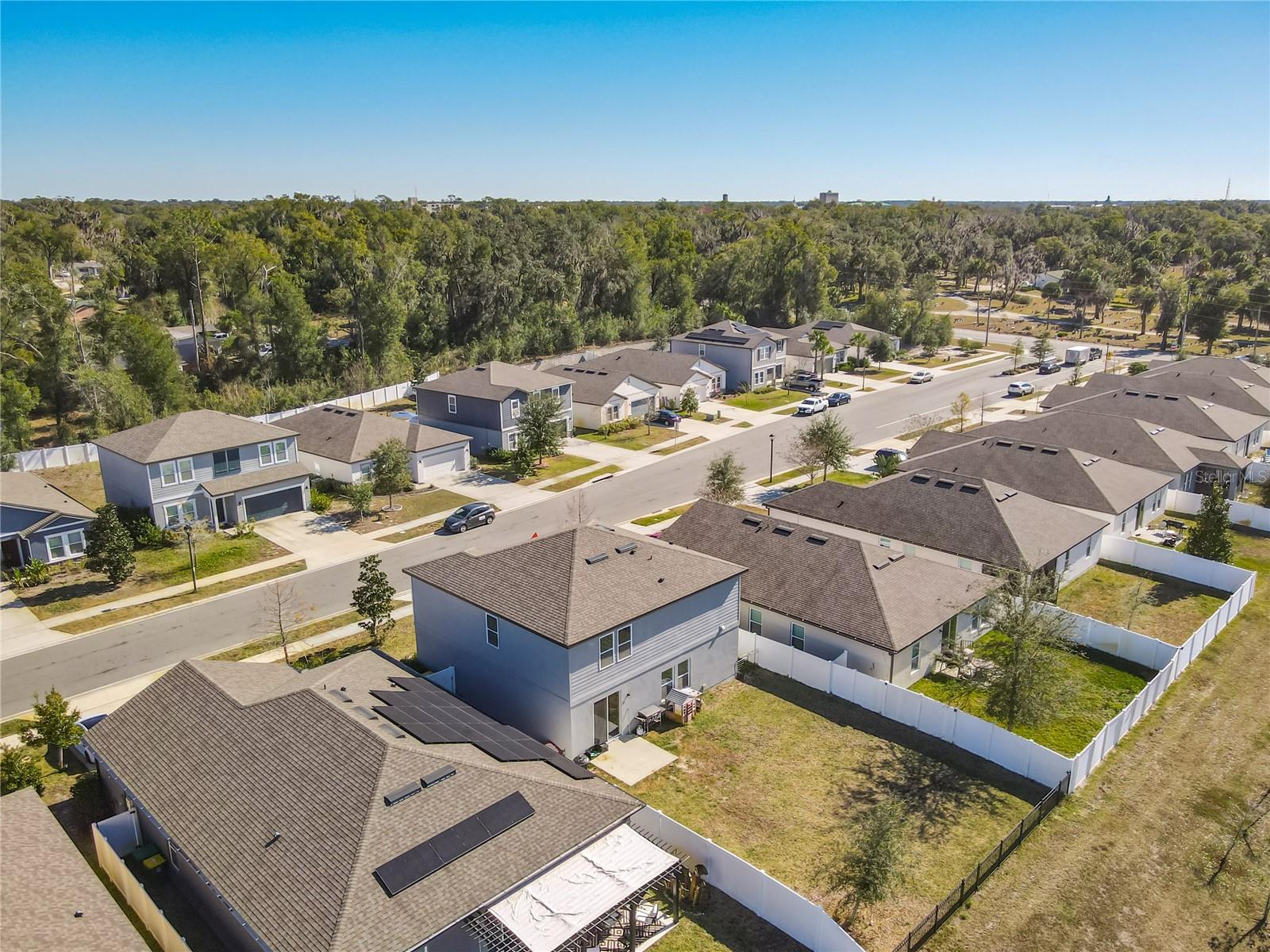 LINCOLN OAKS - Residential