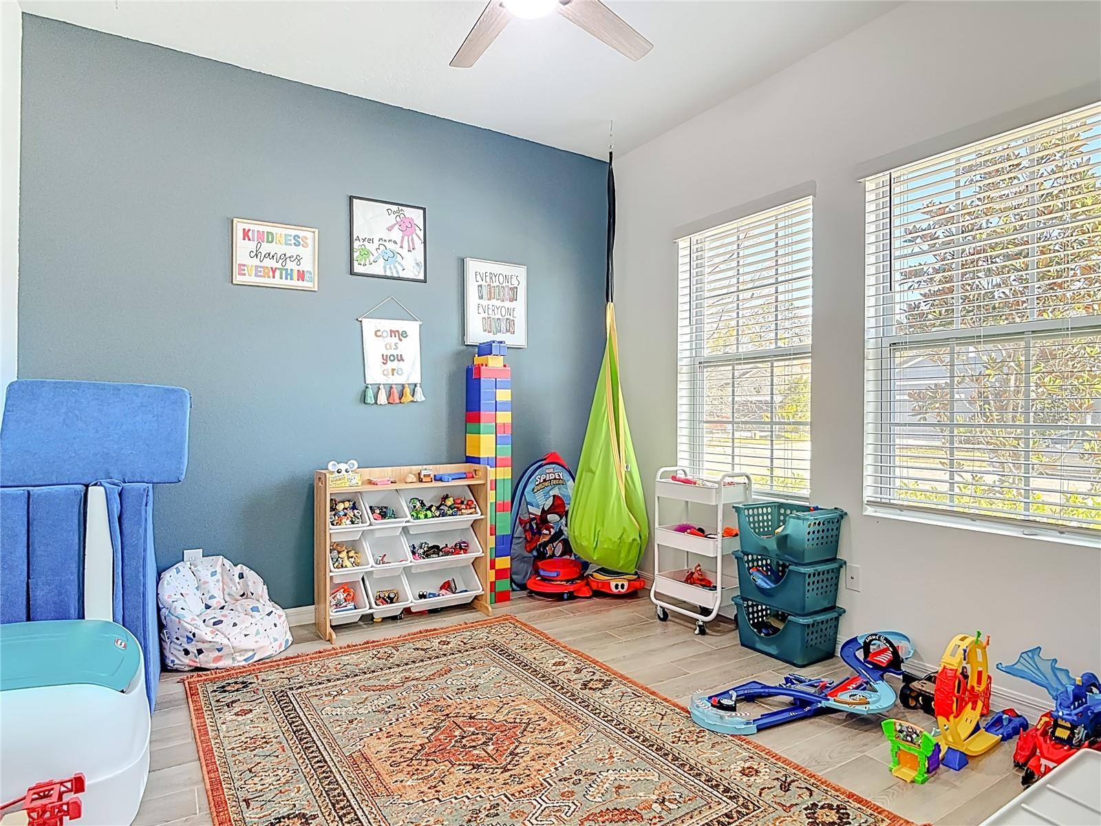 LINCOLN OAKS - Residential