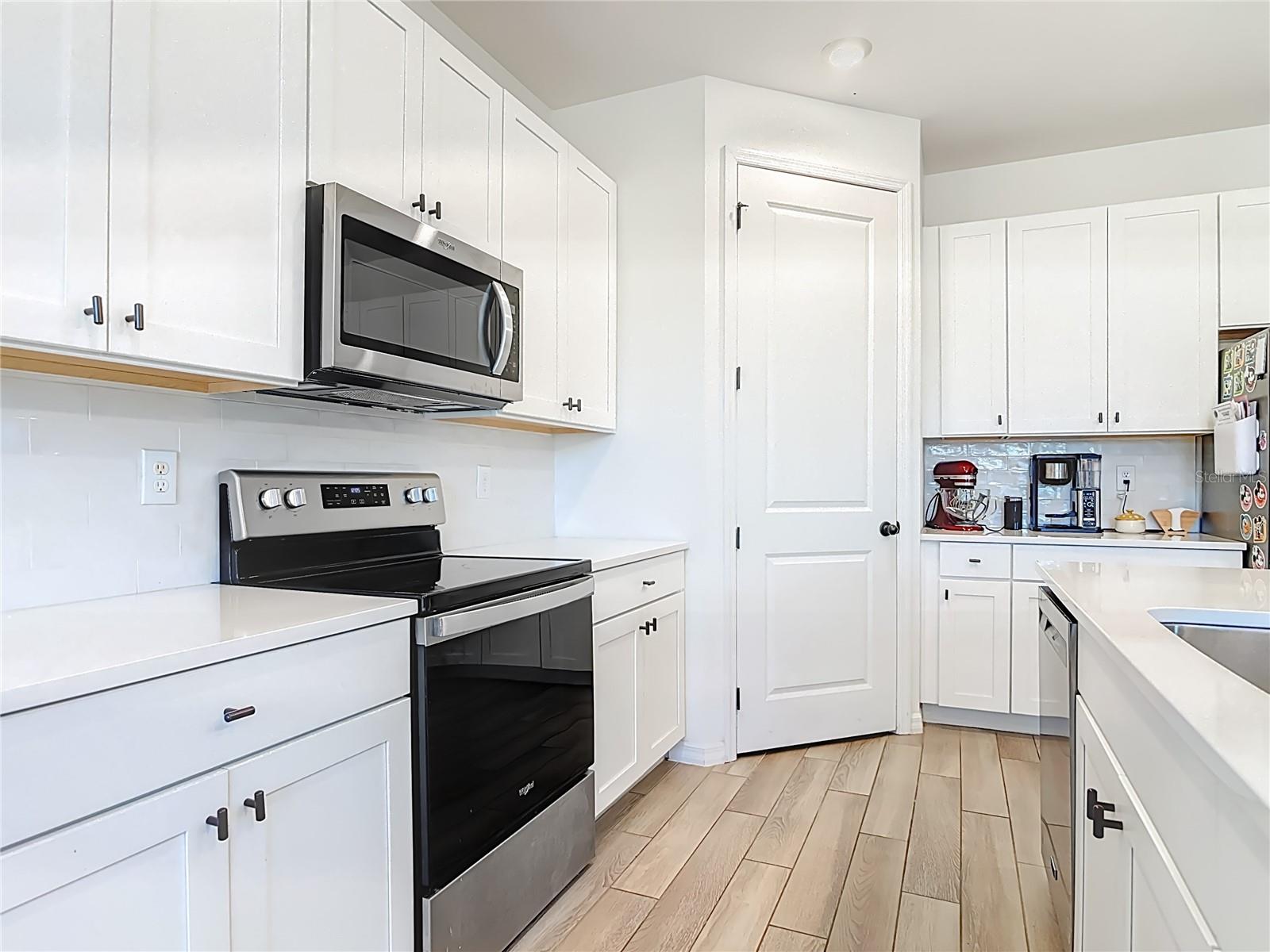 LINCOLN OAKS - Residential