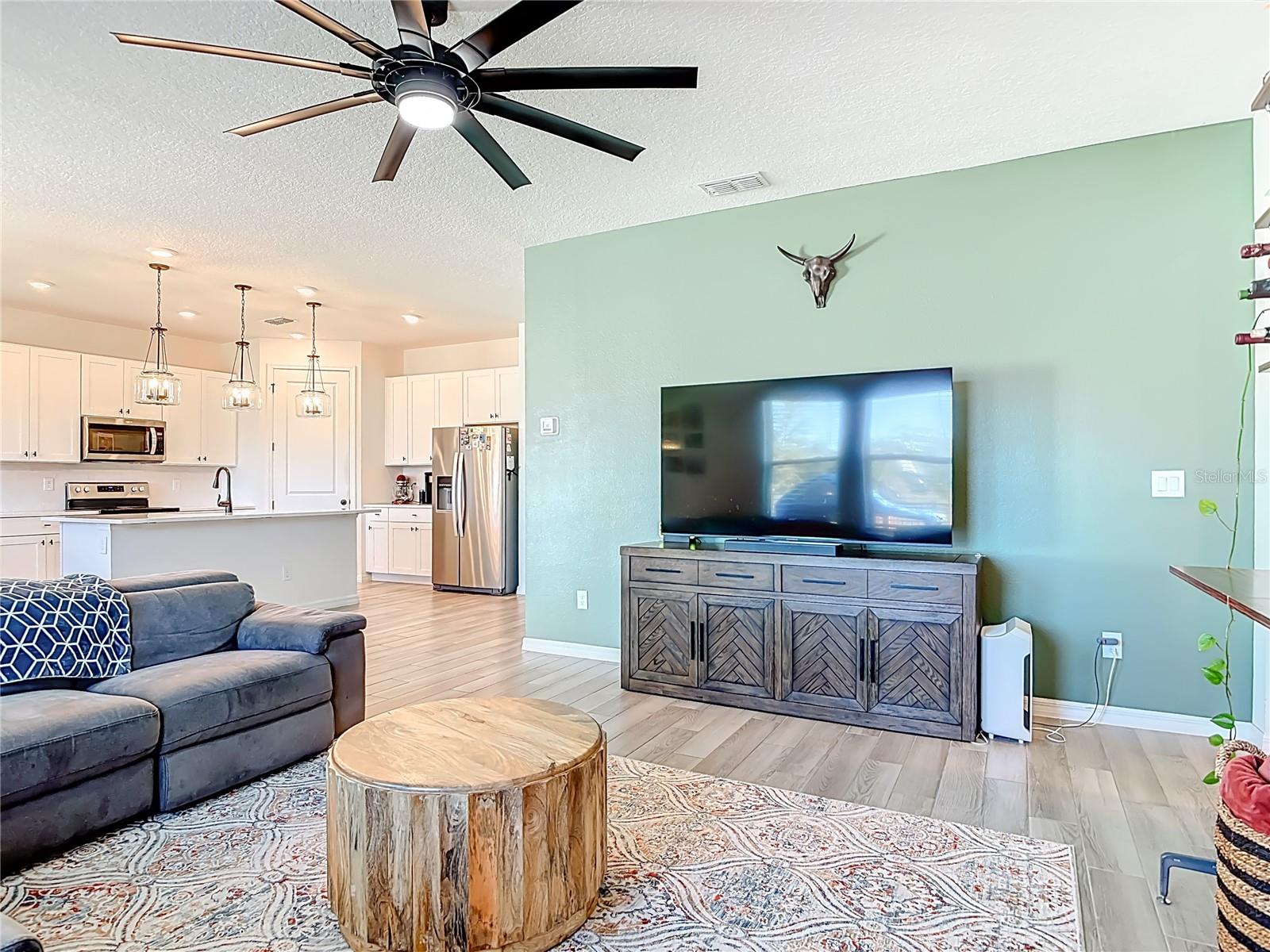 LINCOLN OAKS - Residential