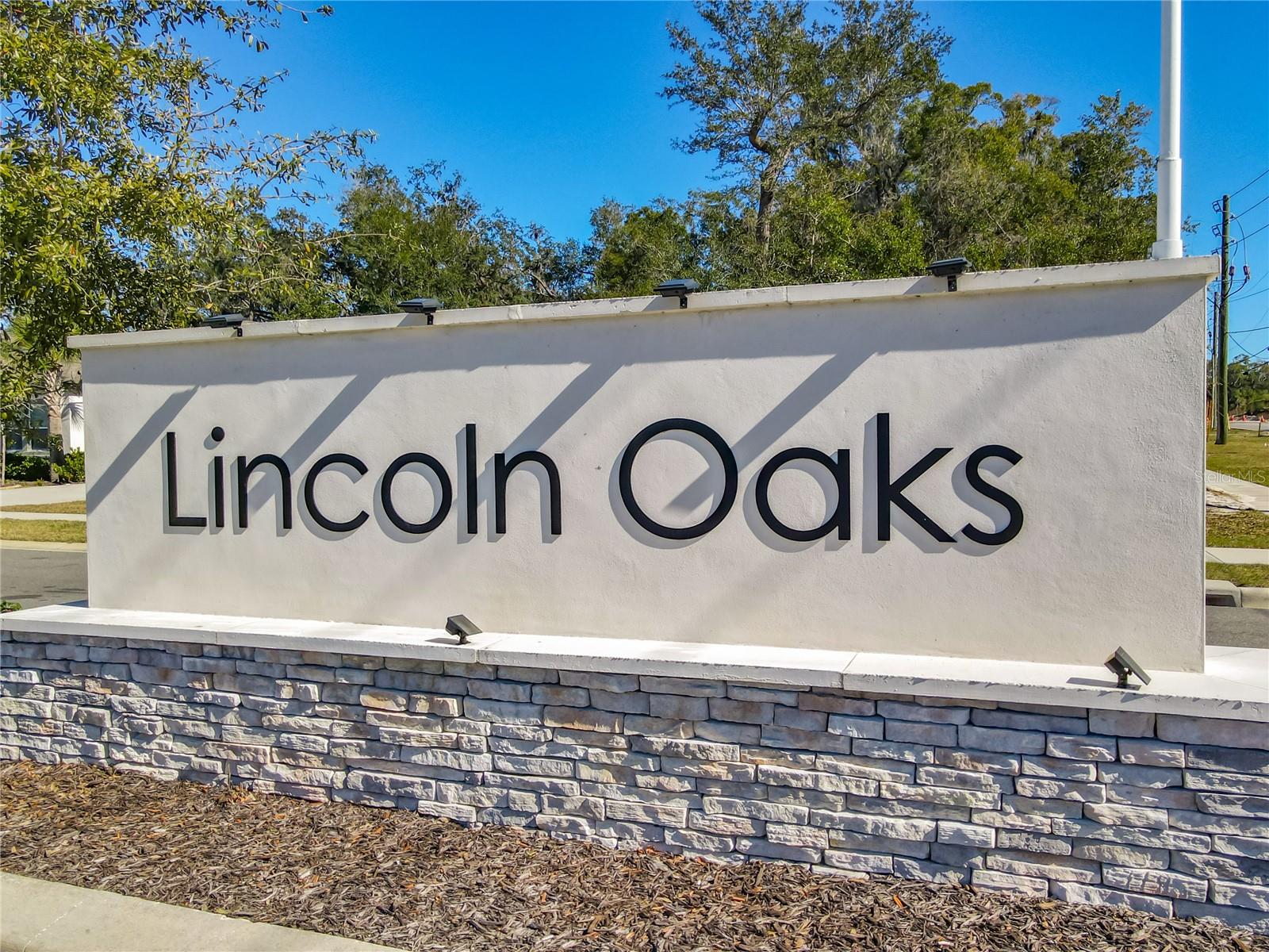LINCOLN OAKS - Residential
