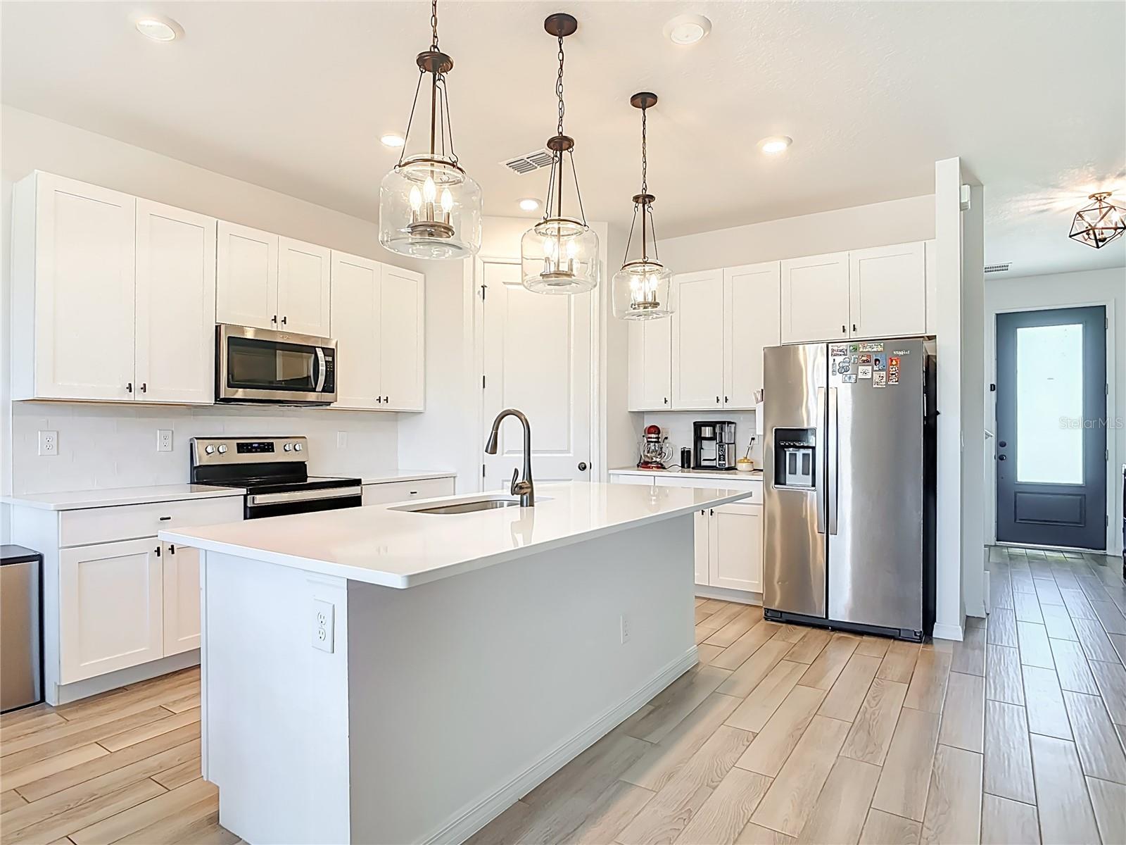 LINCOLN OAKS - Residential