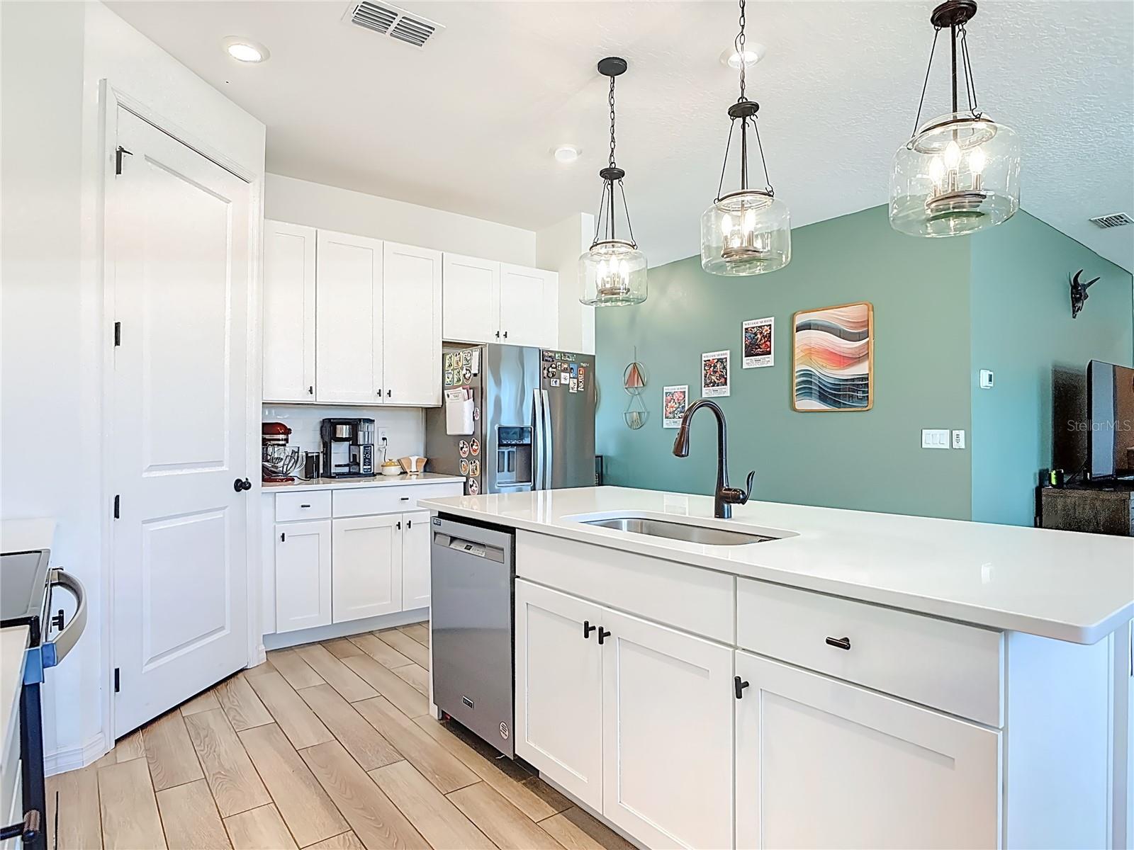 LINCOLN OAKS - Residential