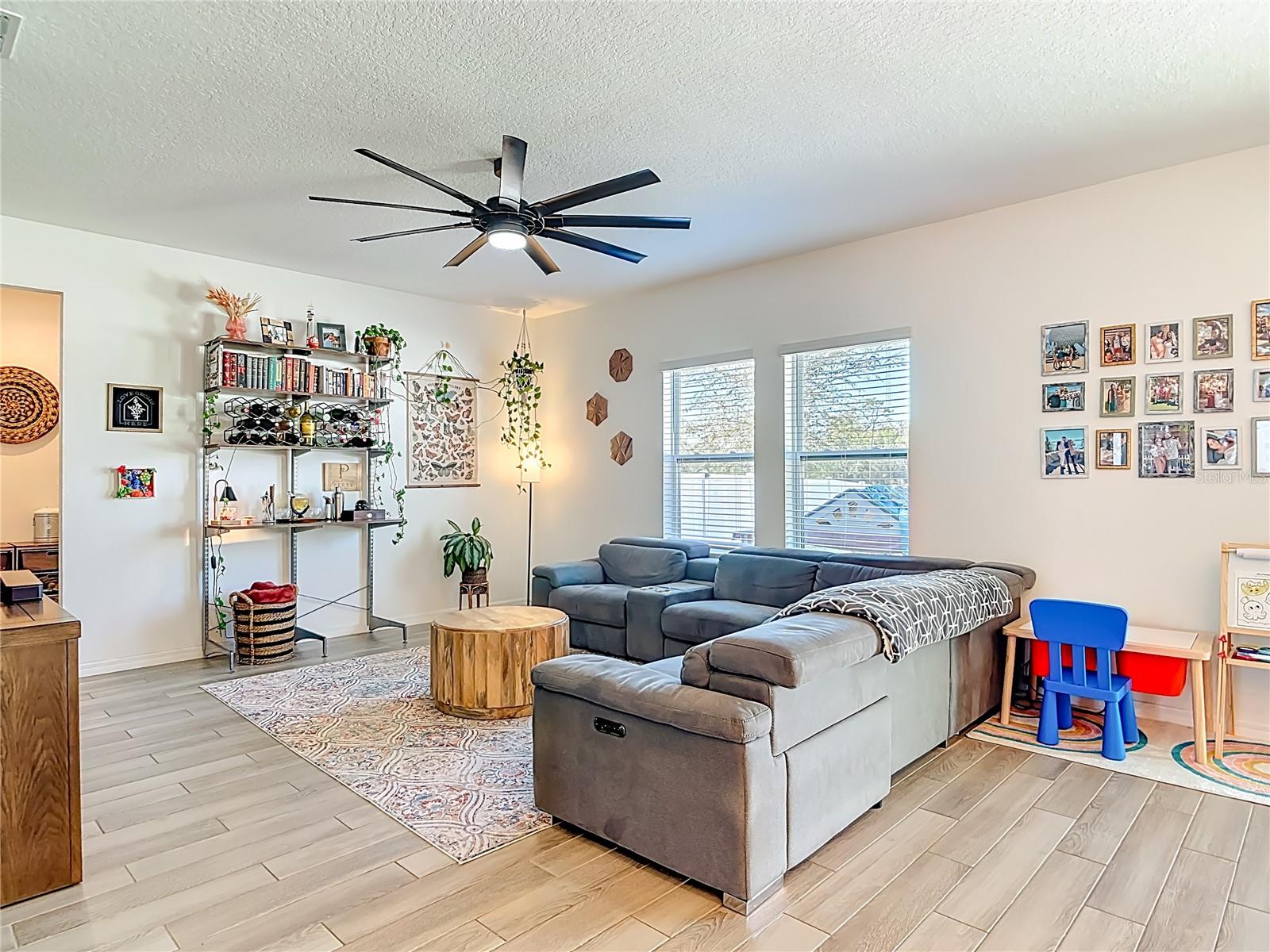 LINCOLN OAKS - Residential