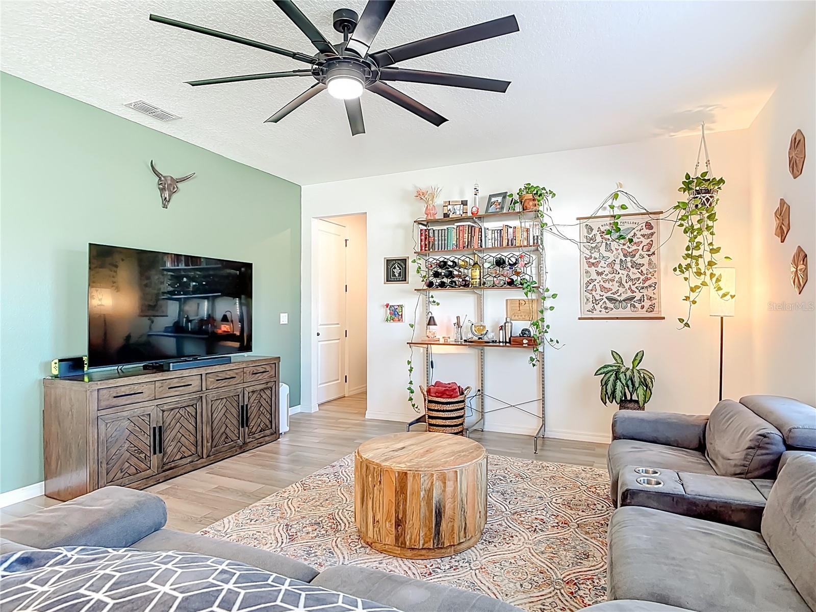 LINCOLN OAKS - Residential