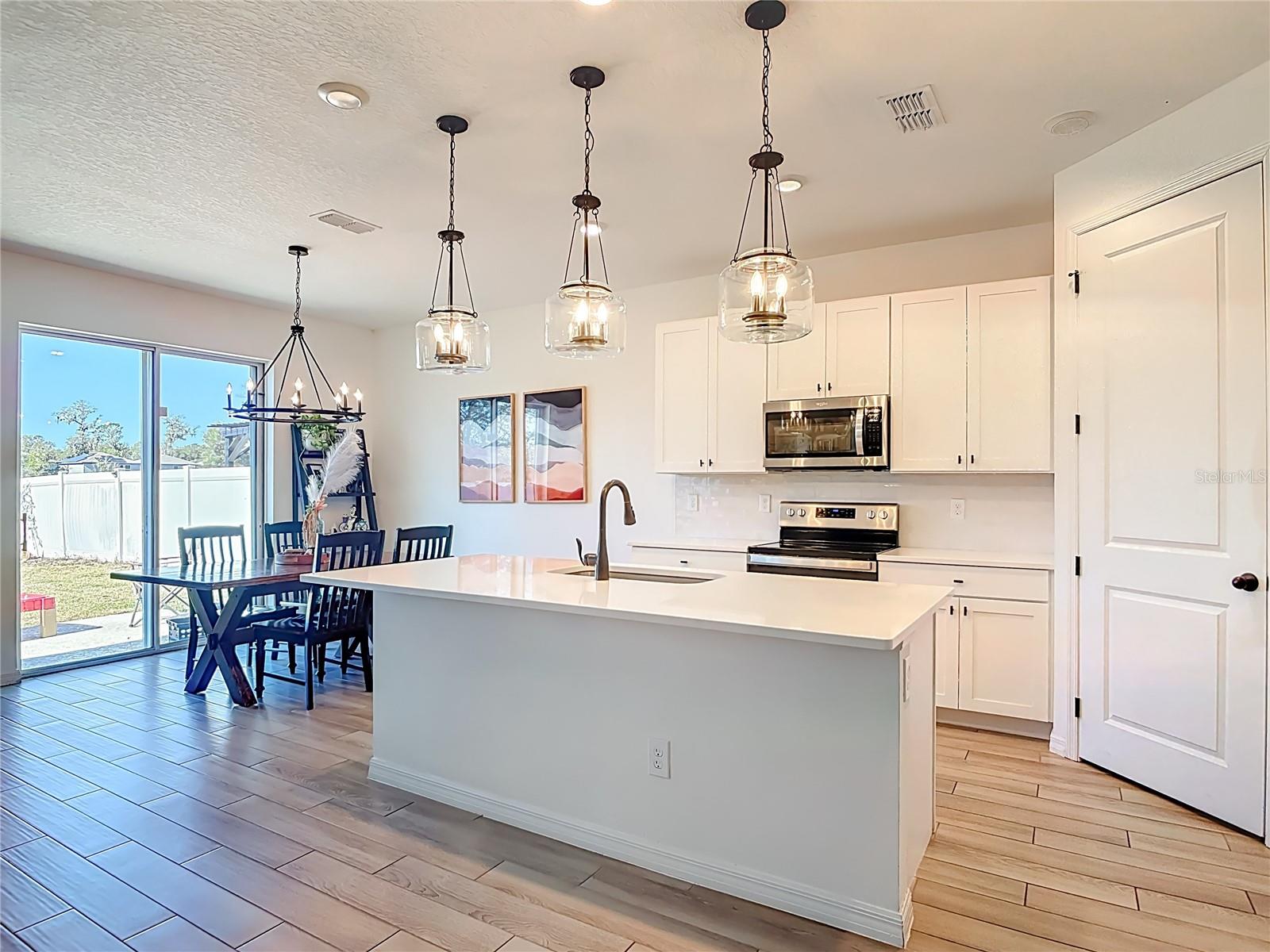 LINCOLN OAKS - Residential