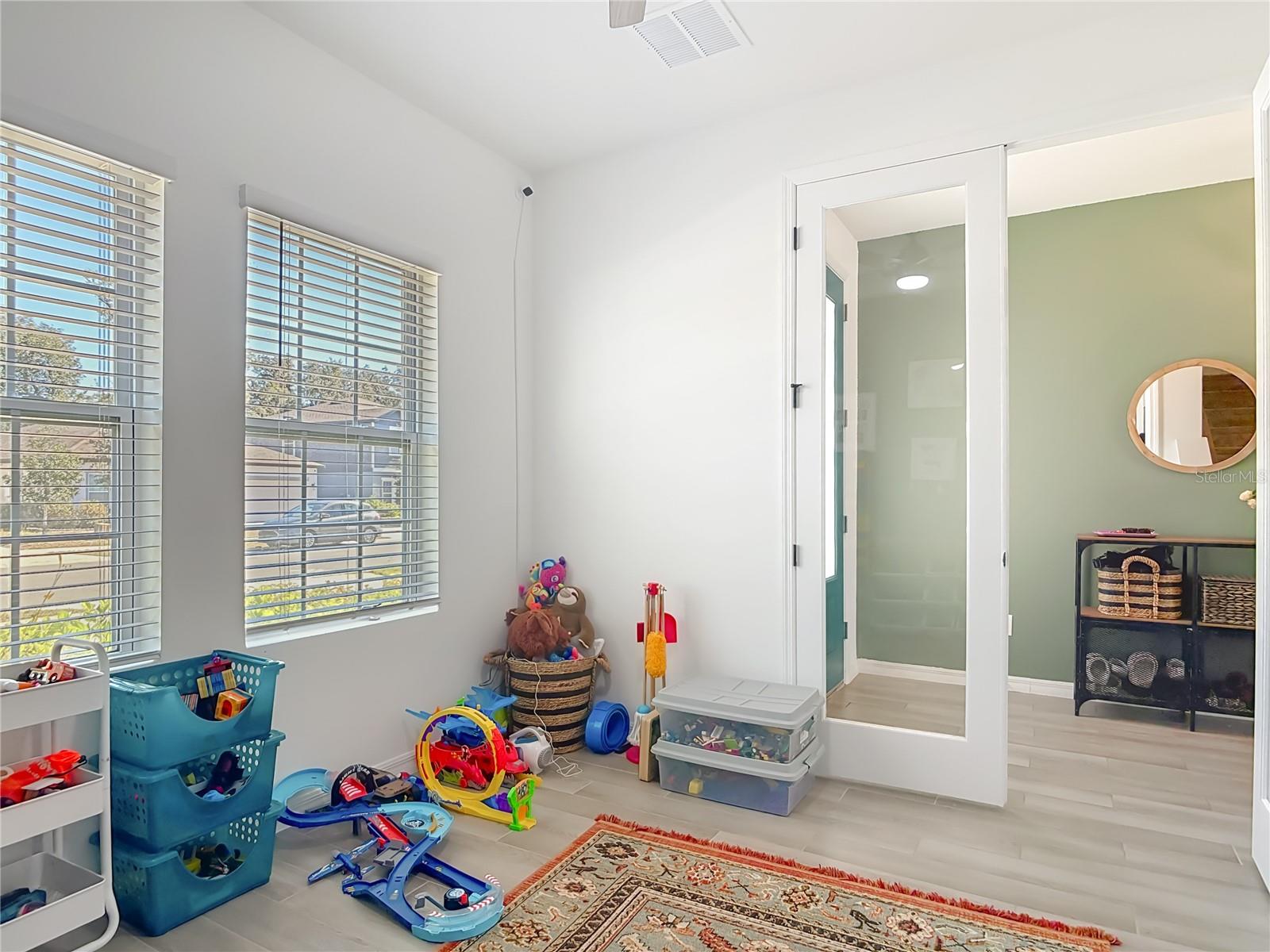 LINCOLN OAKS - Residential