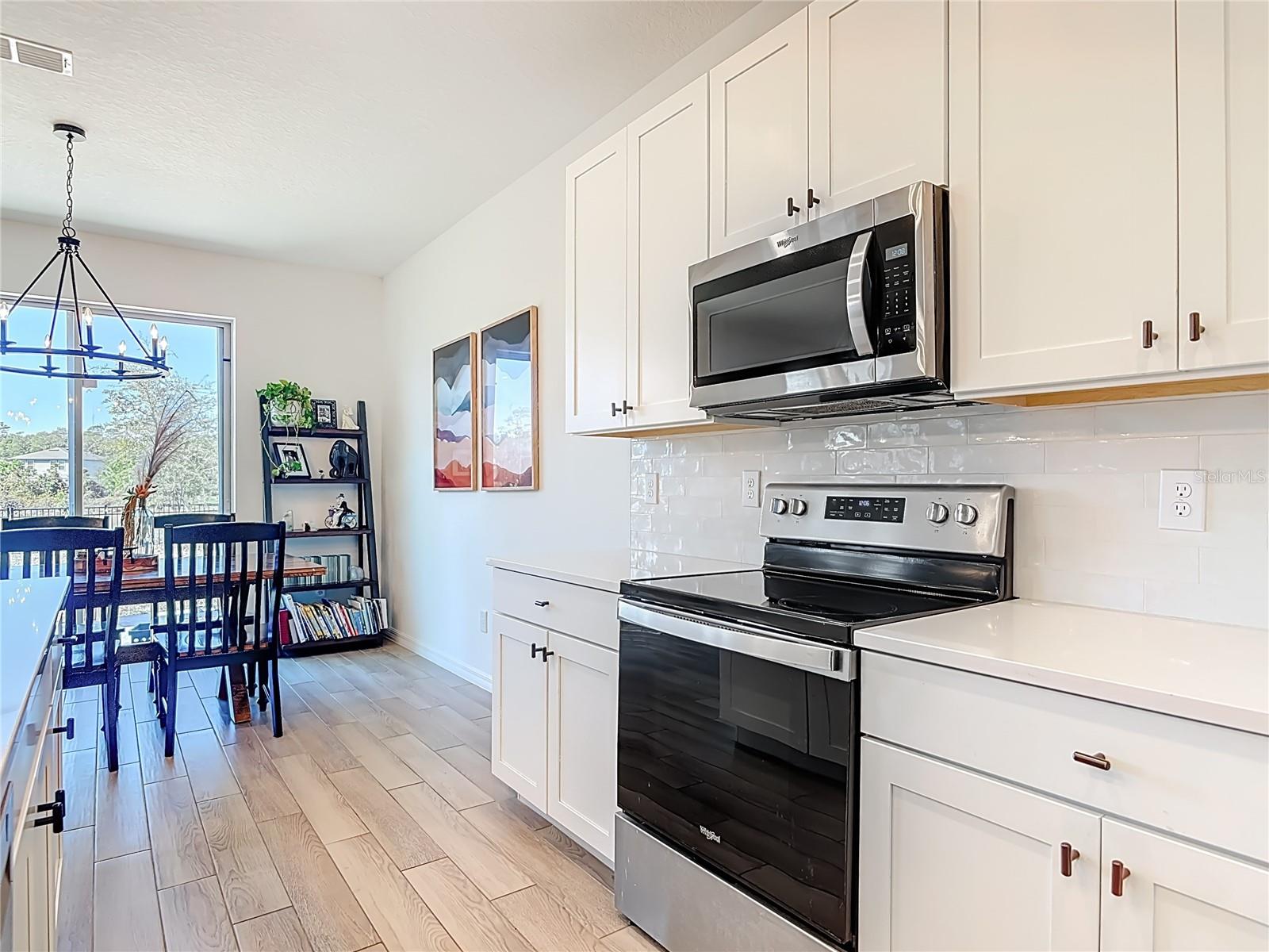 LINCOLN OAKS - Residential